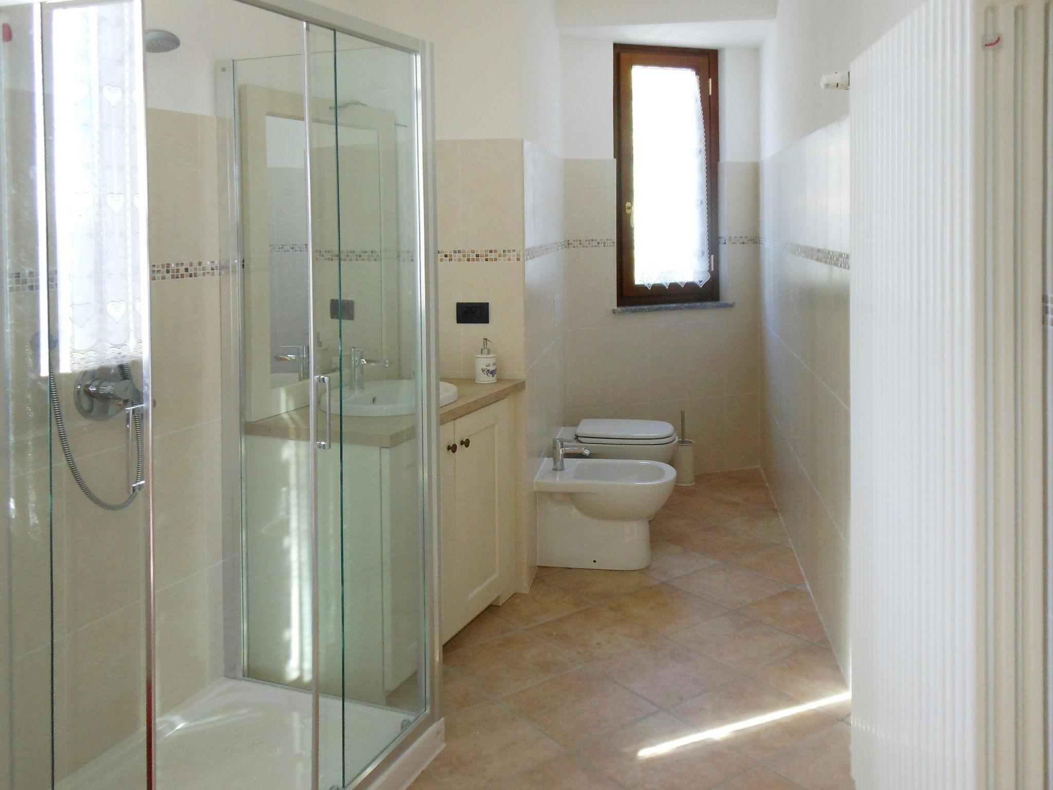 Foto 12 - Apartment mit 3 Schlafzimmern in Savona mit garten