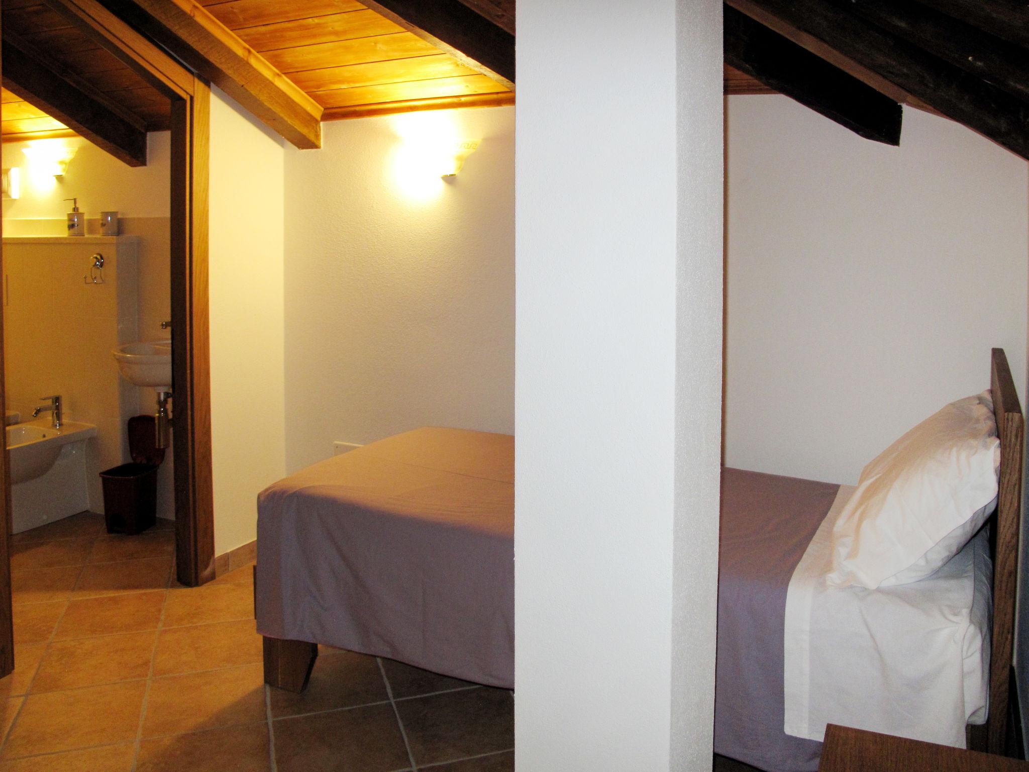Foto 10 - Apartment mit 3 Schlafzimmern in Savona mit garten