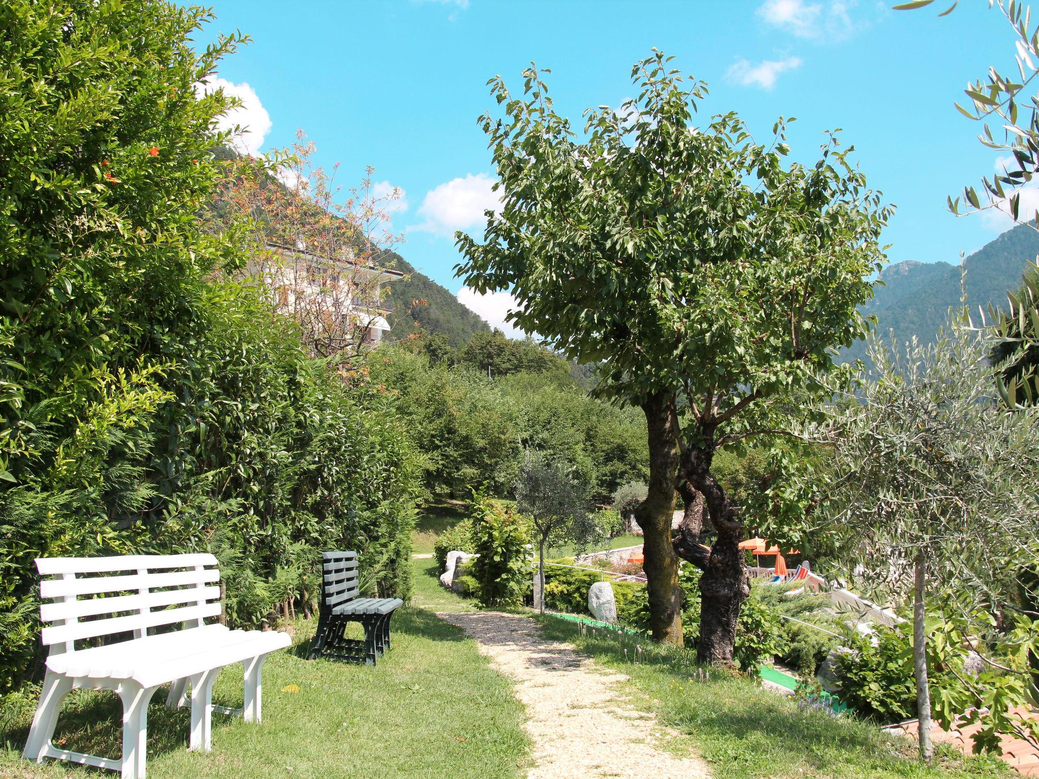 Foto 18 - Appartamento con 1 camera da letto a Tremosine sul Garda con piscina e giardino