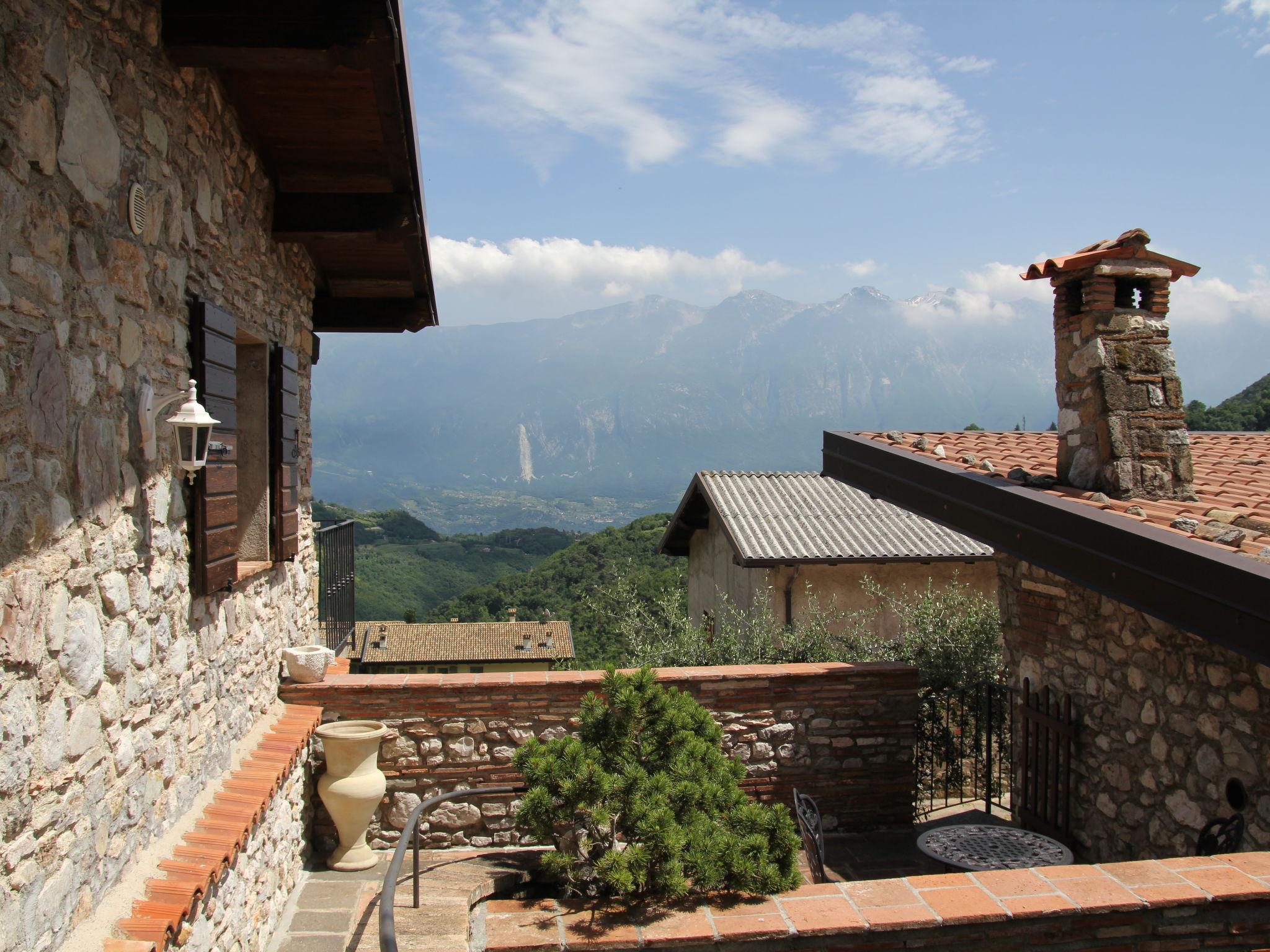 Photo 19 - Appartement de 1 chambre à Tremosine sul Garda avec piscine et jardin