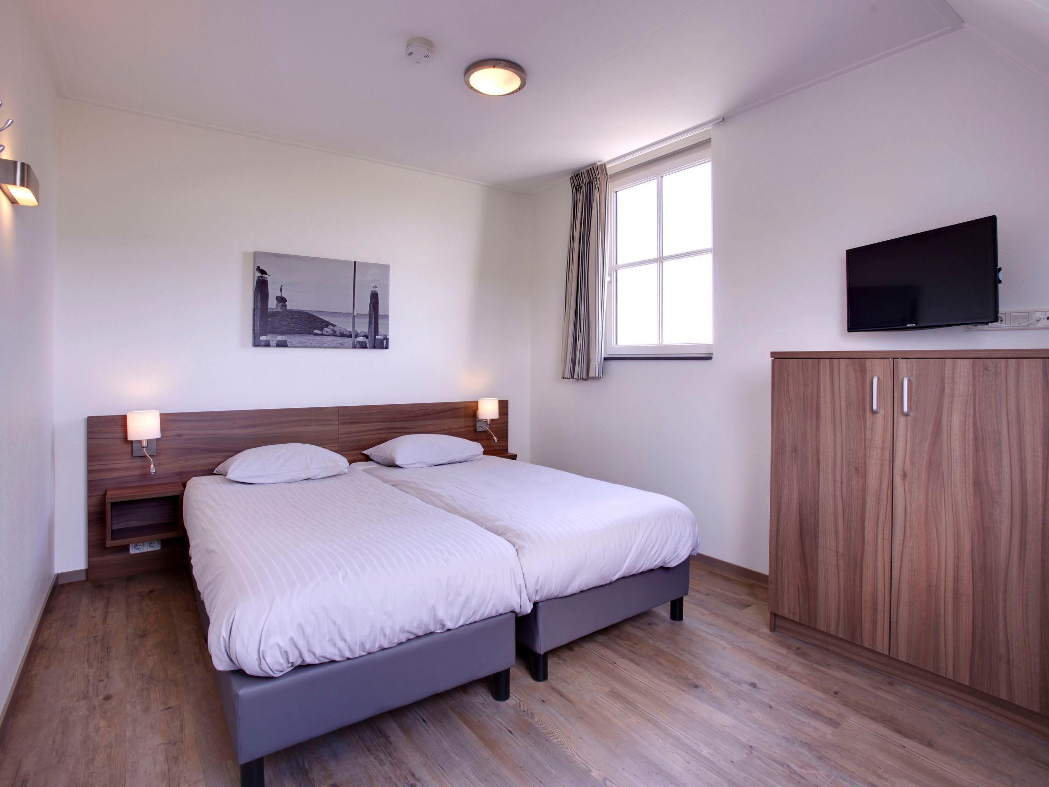 Foto 9 - Casa con 5 camere da letto a Colijnsplaat con terrazza e sauna