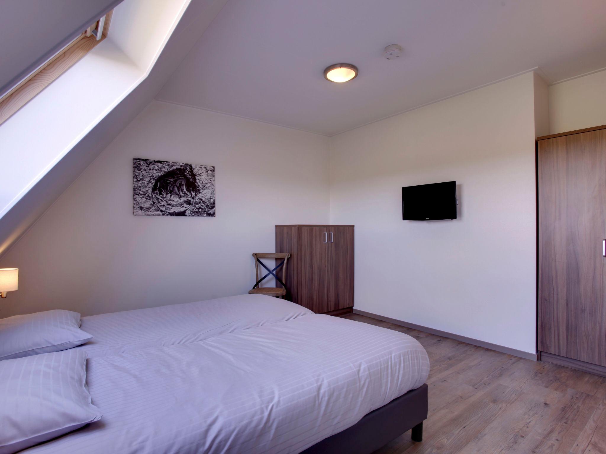 Foto 3 - Casa con 5 camere da letto a Colijnsplaat con terrazza e sauna