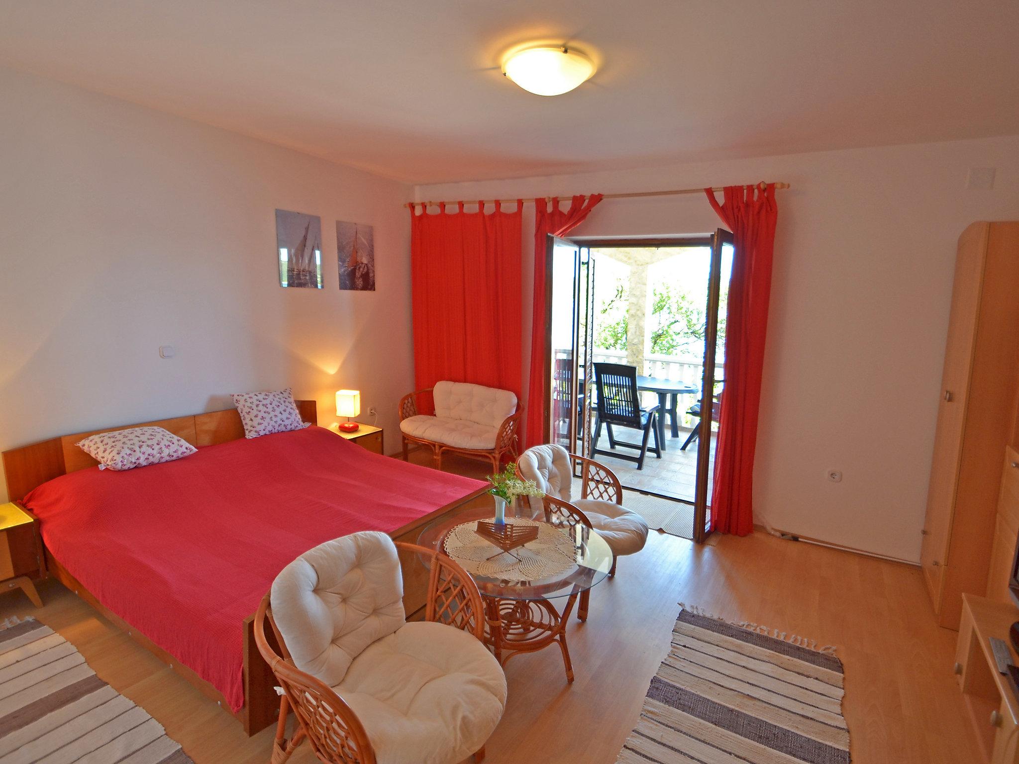 Foto 3 - Apartment mit 1 Schlafzimmer in Obrovac mit garten und terrasse
