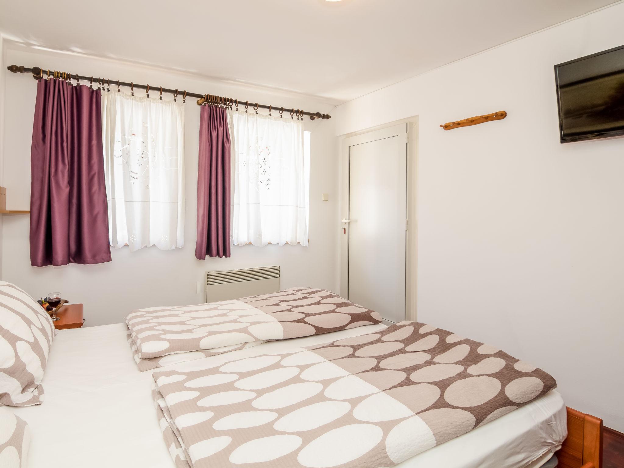 Foto 16 - Casa con 3 camere da letto a Fužine con piscina privata
