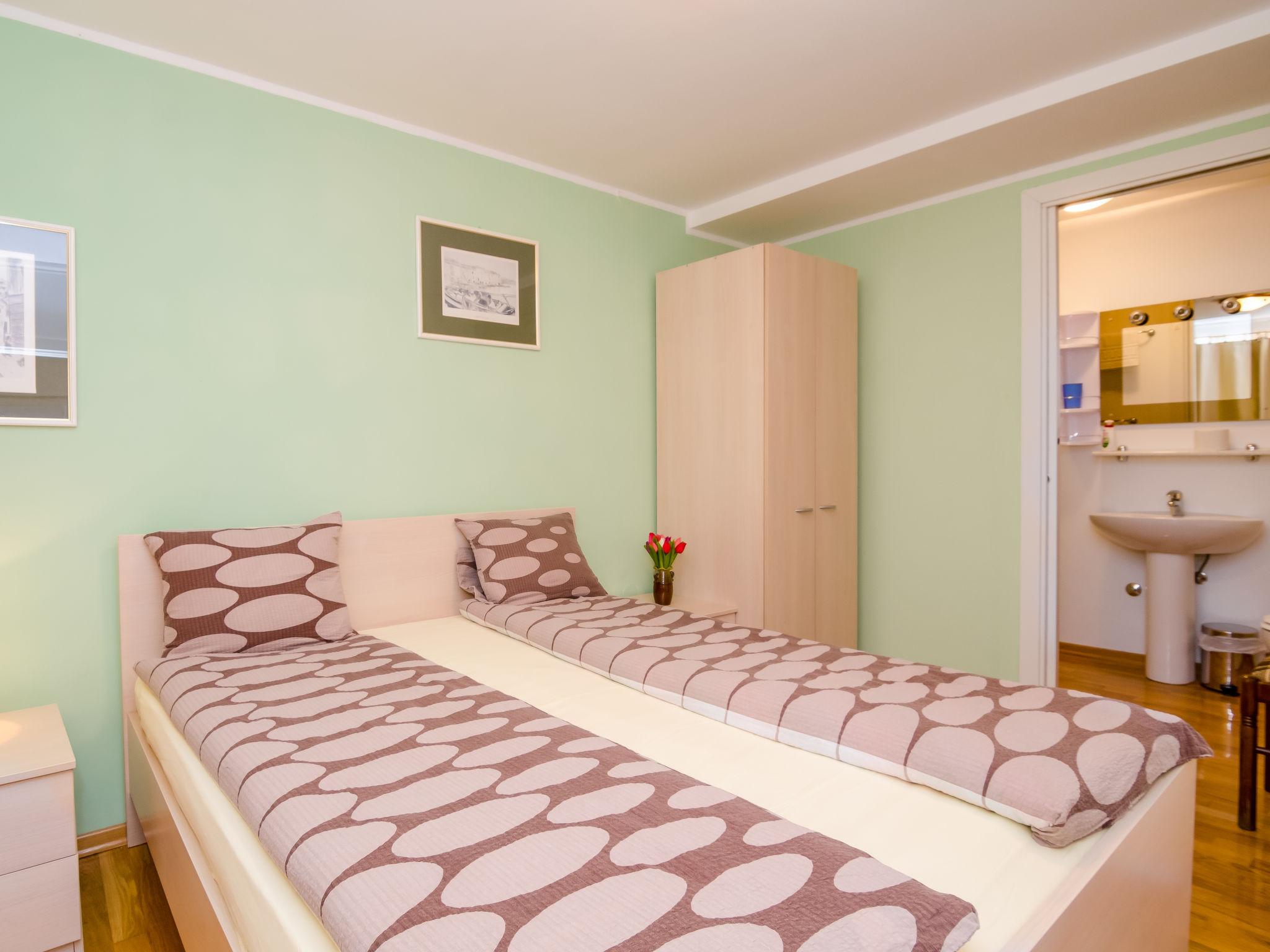 Foto 18 - Casa con 3 camere da letto a Fužine con piscina privata