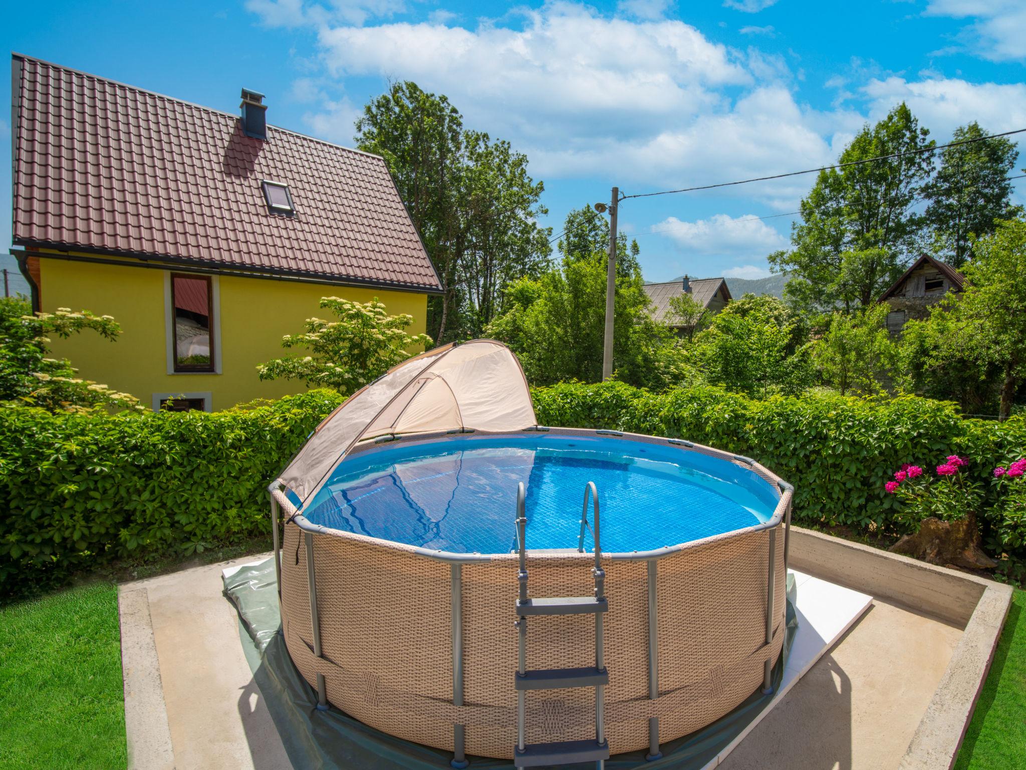 Foto 16 - Casa de 3 quartos em Fužine com piscina privada e jardim