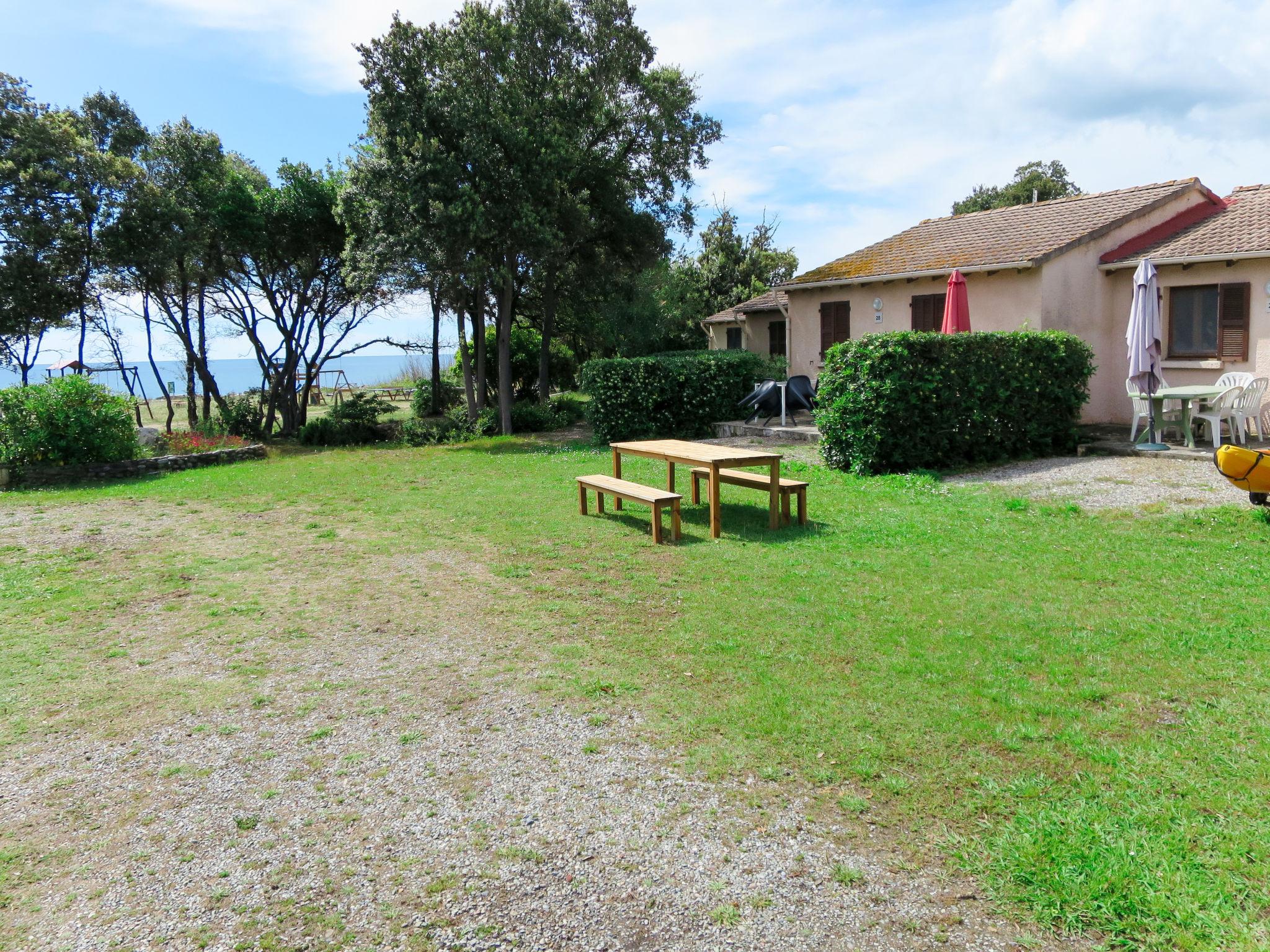 Foto 17 - Haus mit 1 Schlafzimmer in Talasani mit garten und blick aufs meer