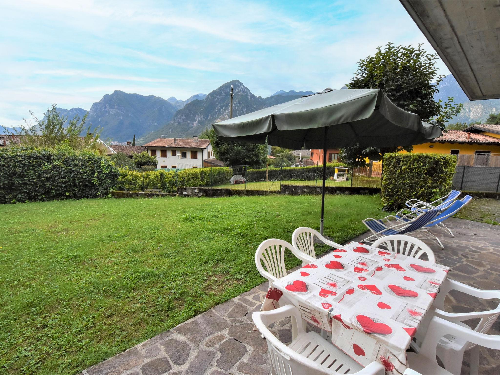 Photo 17 - 2 bedroom Apartment in Idro with garden and terrace