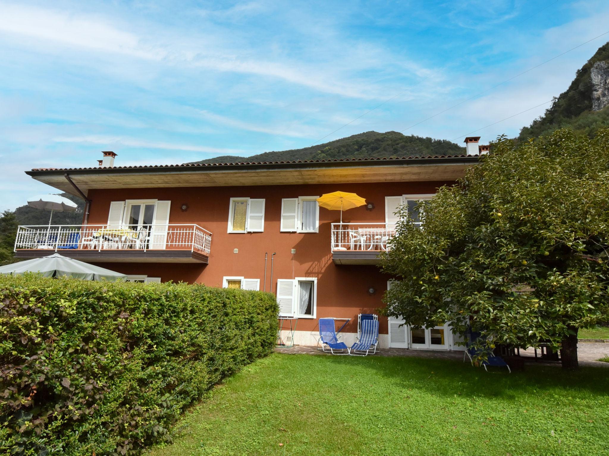 Photo 16 - 2 bedroom Apartment in Idro with garden and terrace