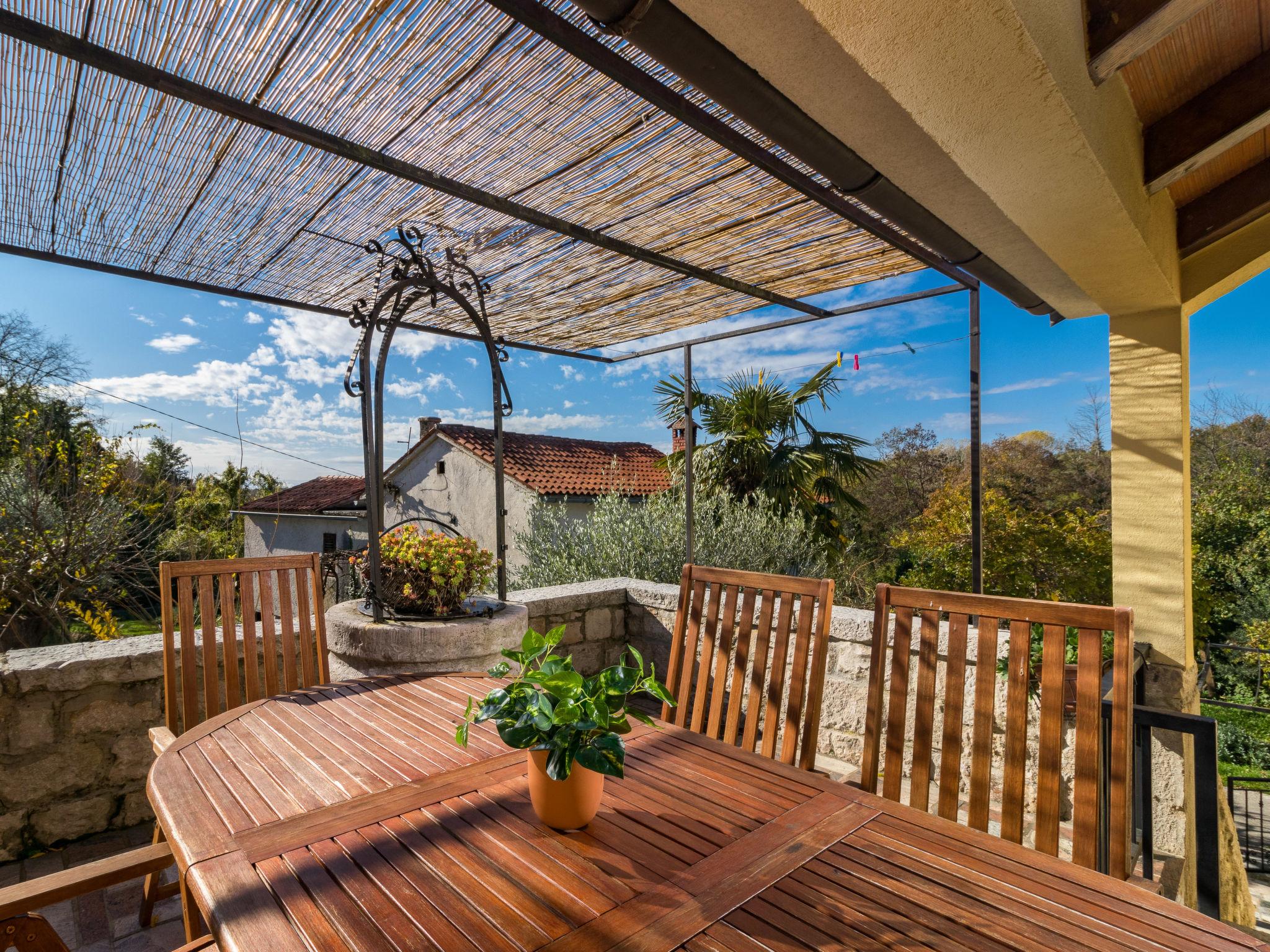 Foto 9 - Casa con 4 camere da letto a Pićan con piscina privata e terrazza