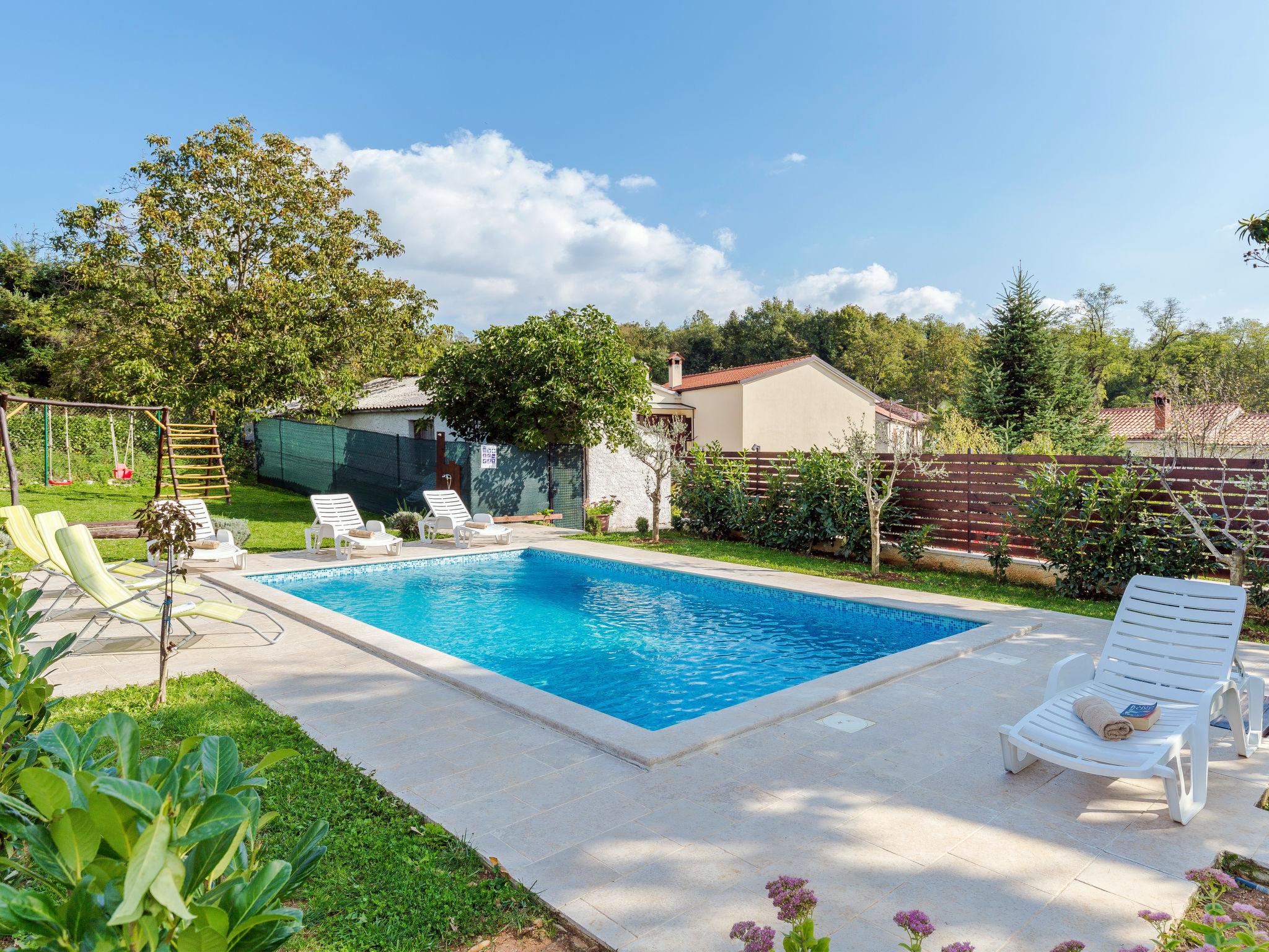 Photo 32 - Maison de 4 chambres à Pićan avec piscine privée et jardin