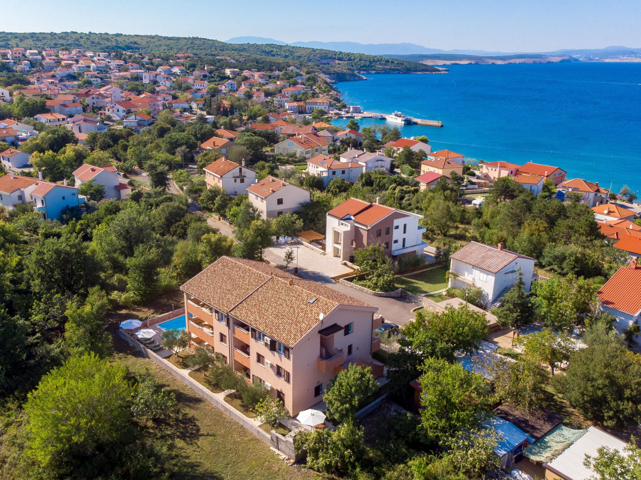 Foto 27 - Apartamento de 2 habitaciones en Dobrinj con piscina y vistas al mar