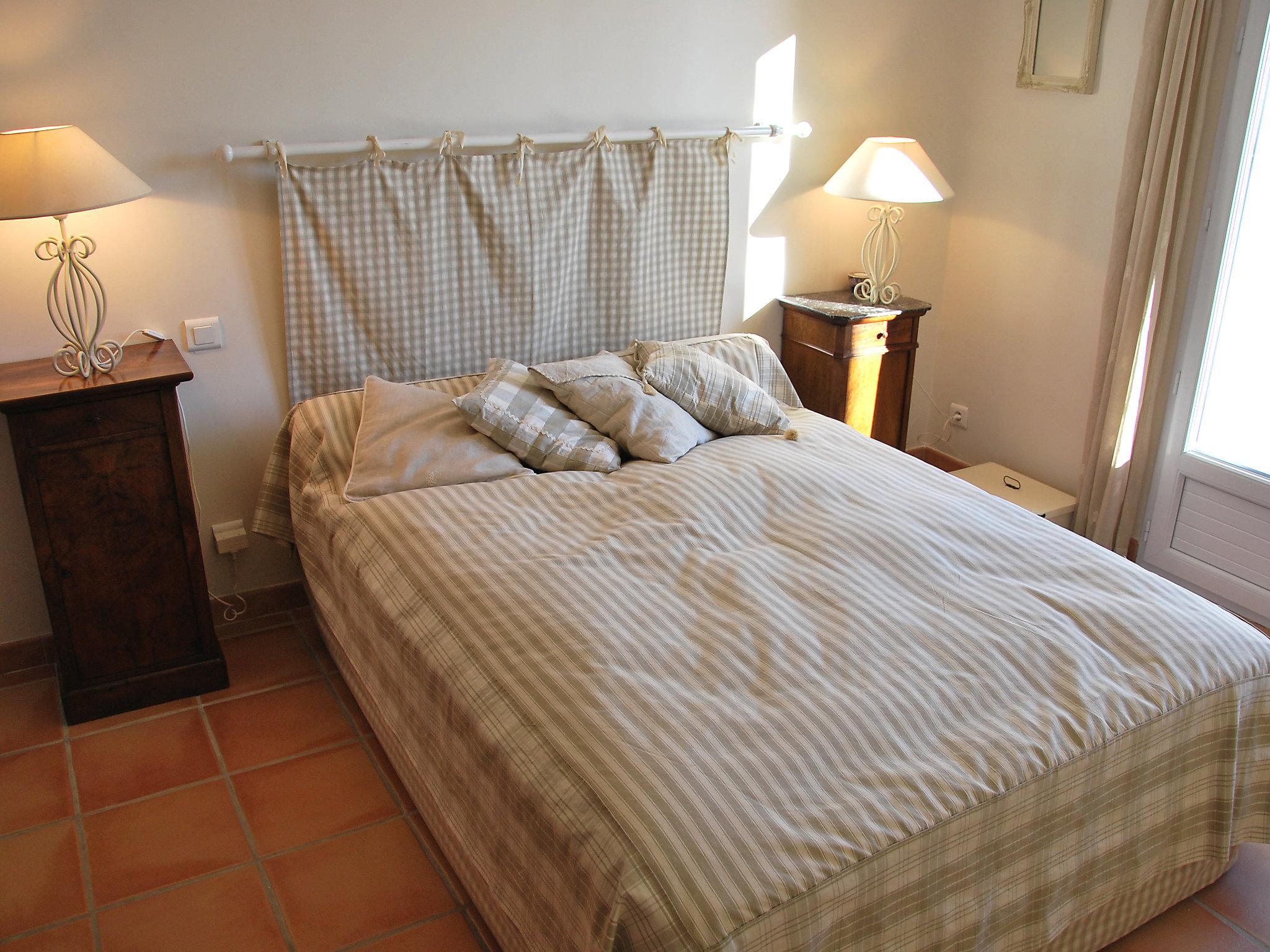 Photo 9 - 4 bedroom House in Lagnes with private pool and garden