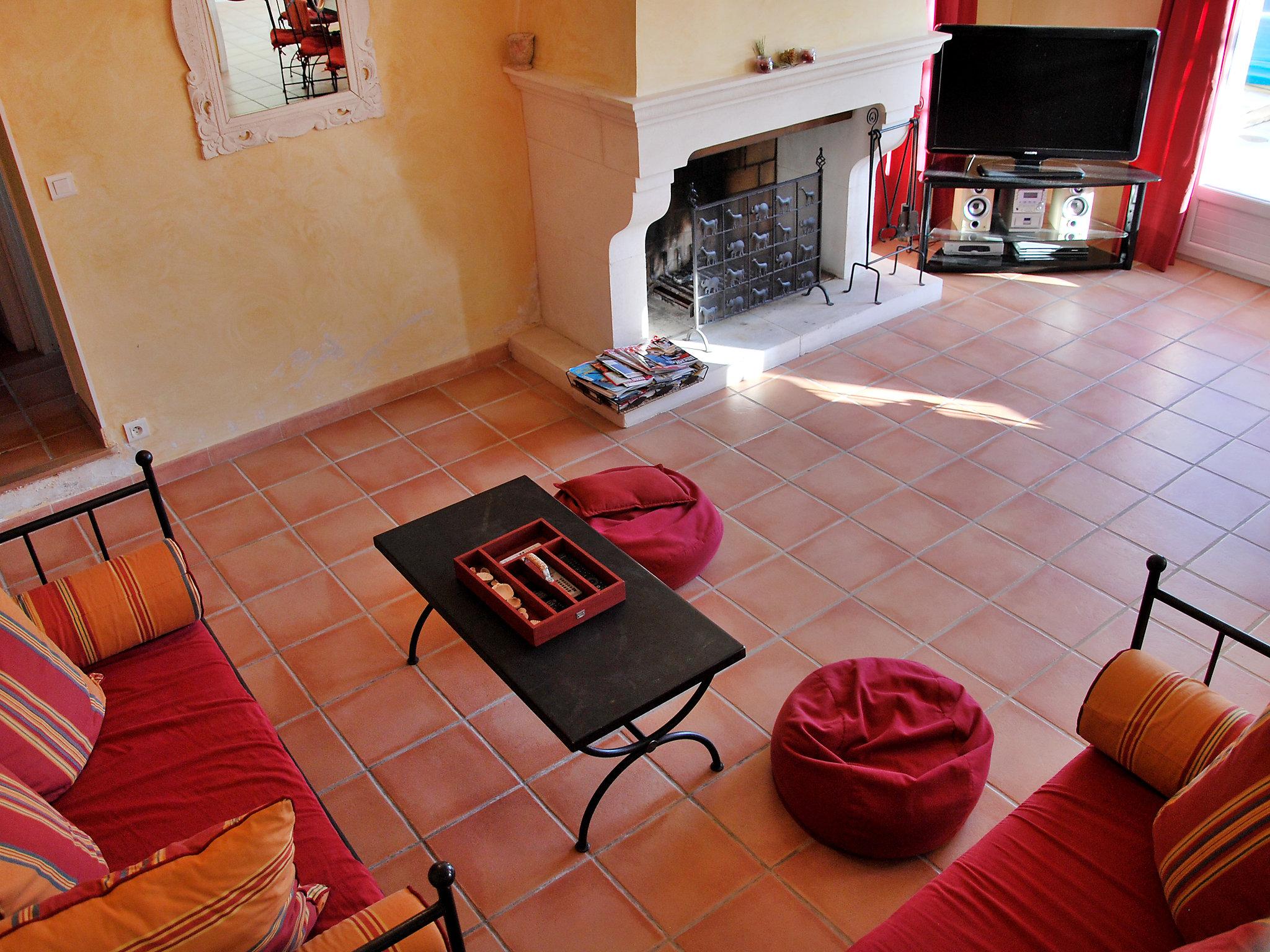 Photo 6 - 4 bedroom House in Lagnes with private pool and terrace