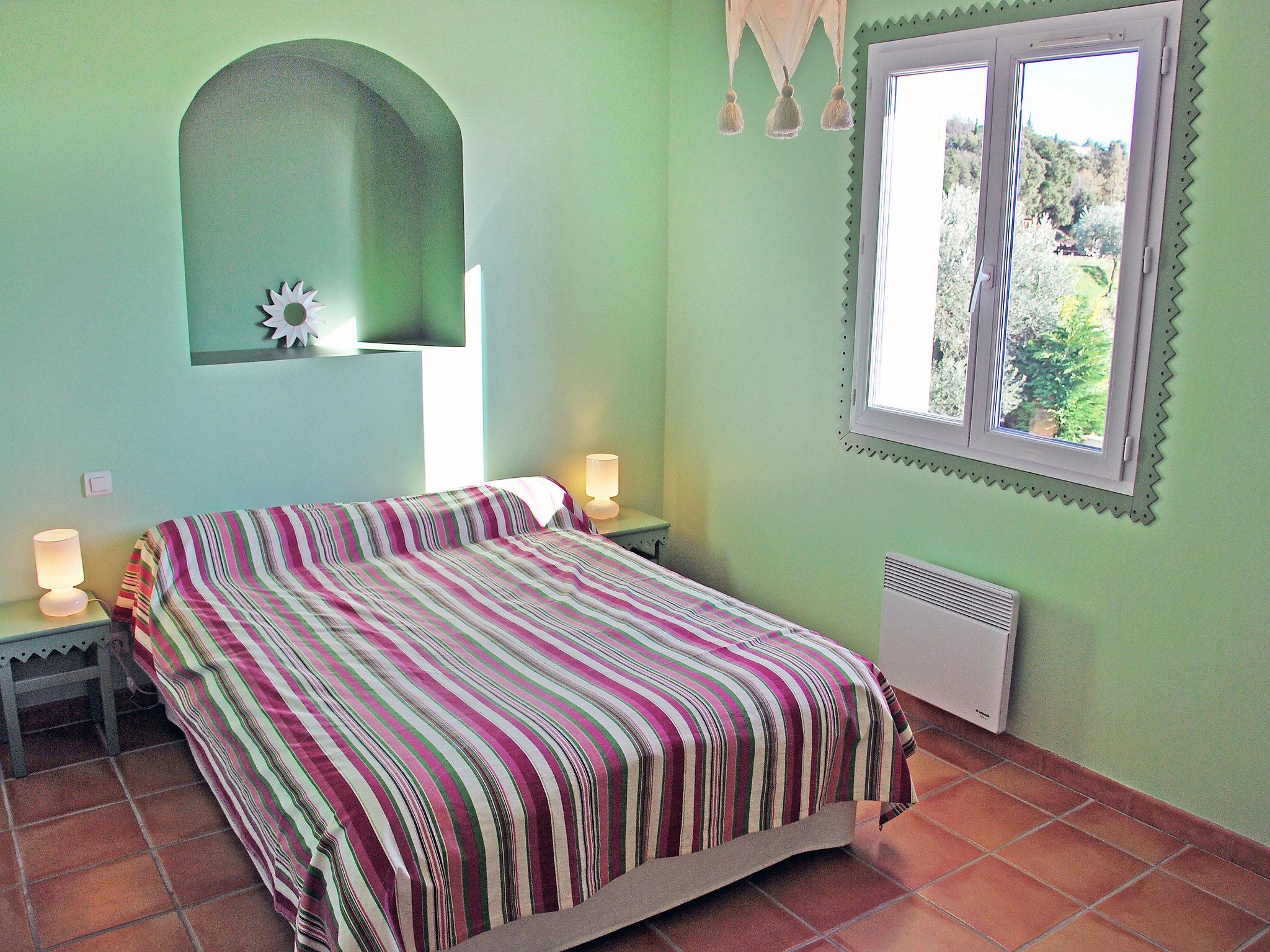 Photo 3 - 4 bedroom House in Lagnes with private pool and garden