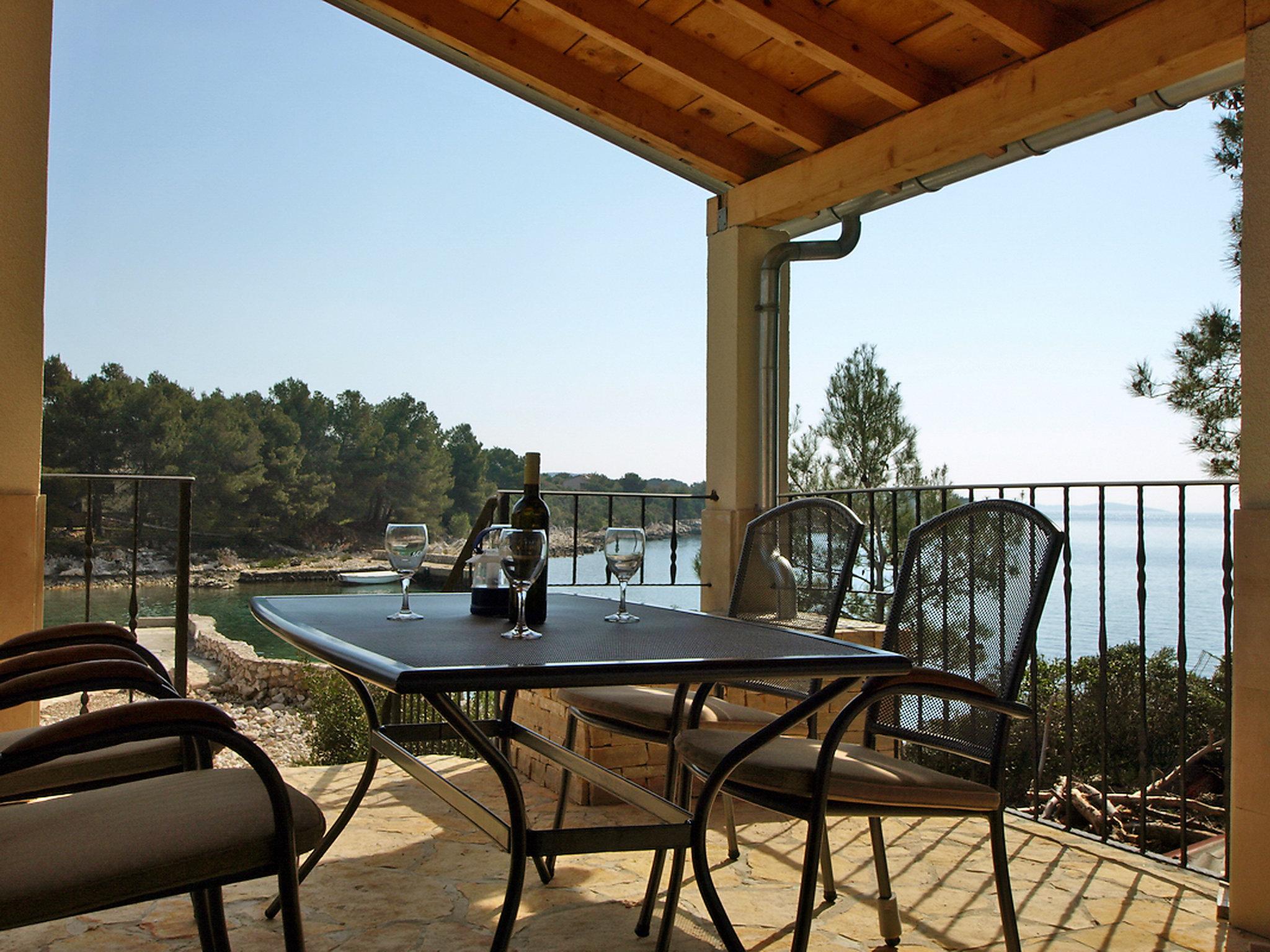 Photo 4 - Maison de 2 chambres à Pašman avec terrasse et vues à la mer