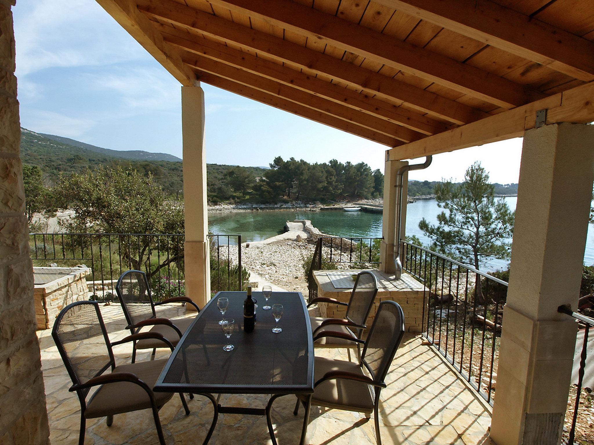 Photo 14 - Maison de 2 chambres à Pašman avec jardin et terrasse