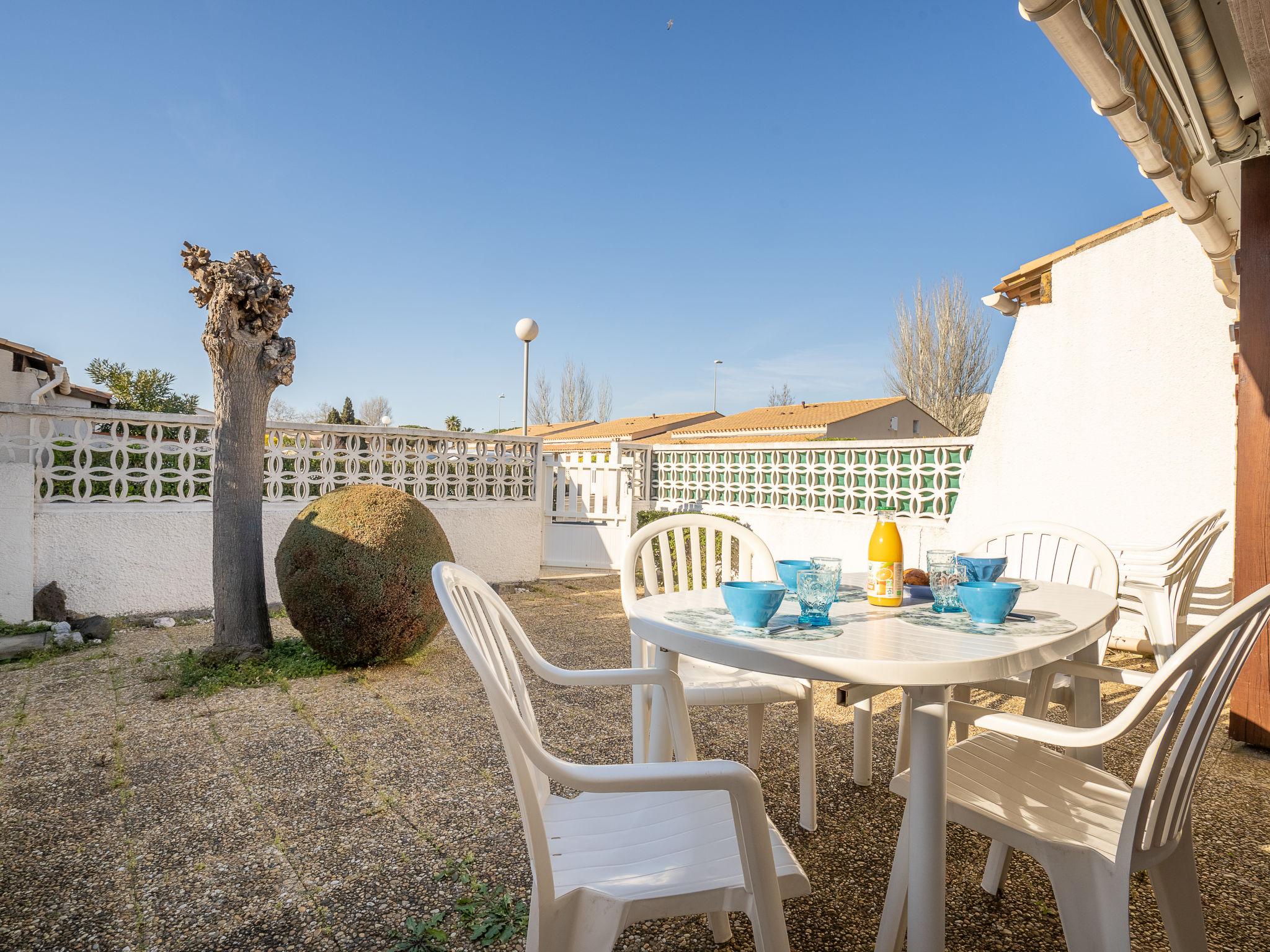 Photo 16 - Maison de 1 chambre à Agde avec piscine et vues à la mer