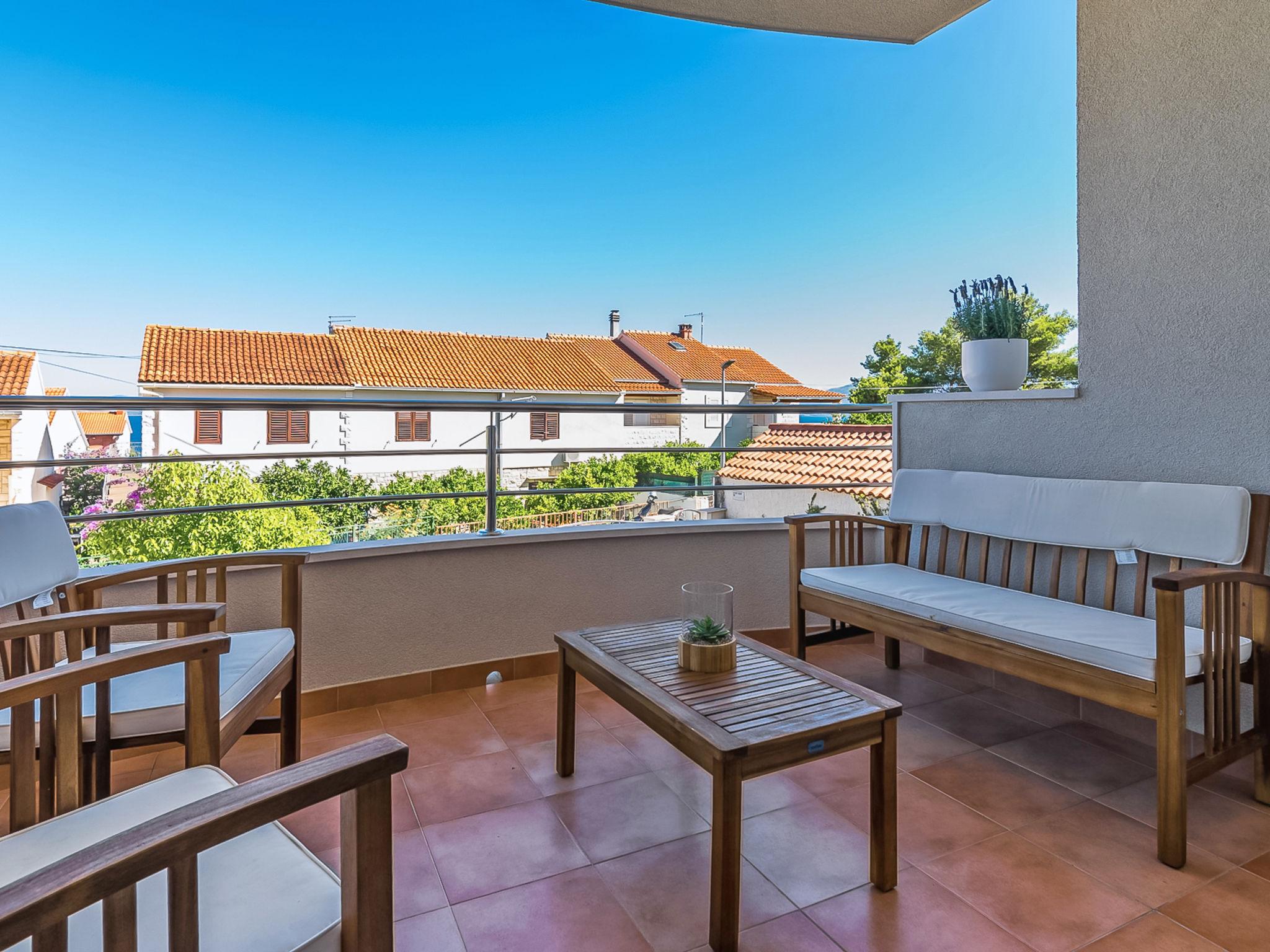 Foto 12 - Apartamento de 1 quarto em Sutivan com piscina e vistas do mar