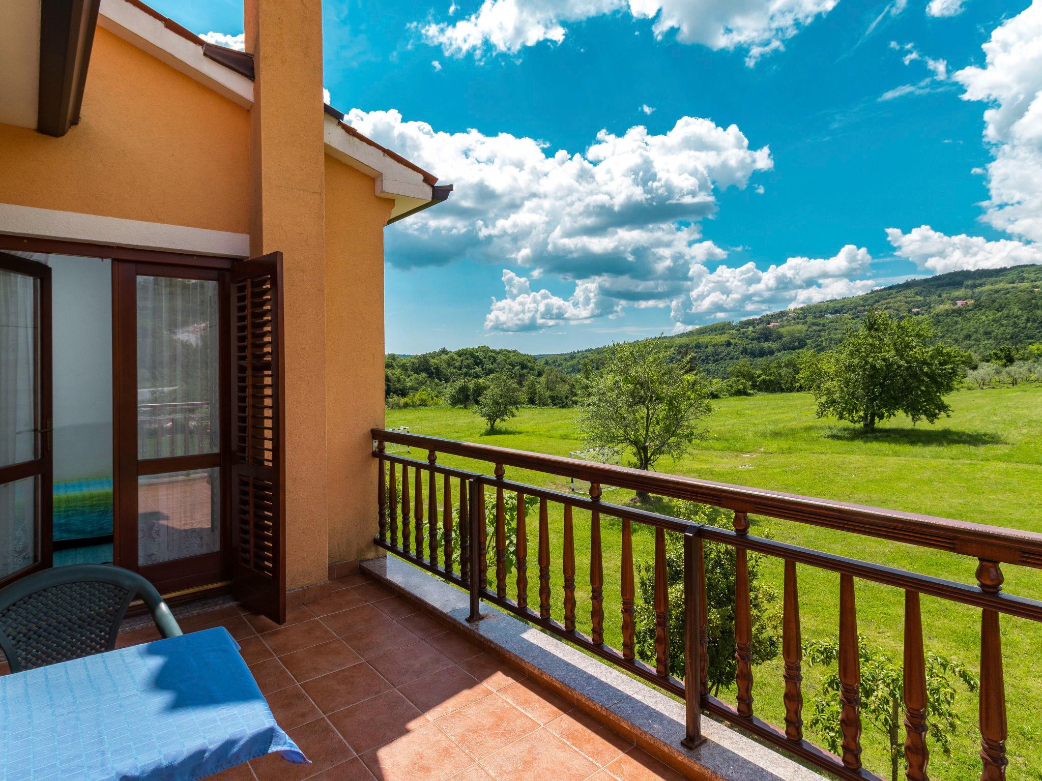 Foto 17 - Casa con 6 camere da letto a Pićan con piscina privata e terrazza