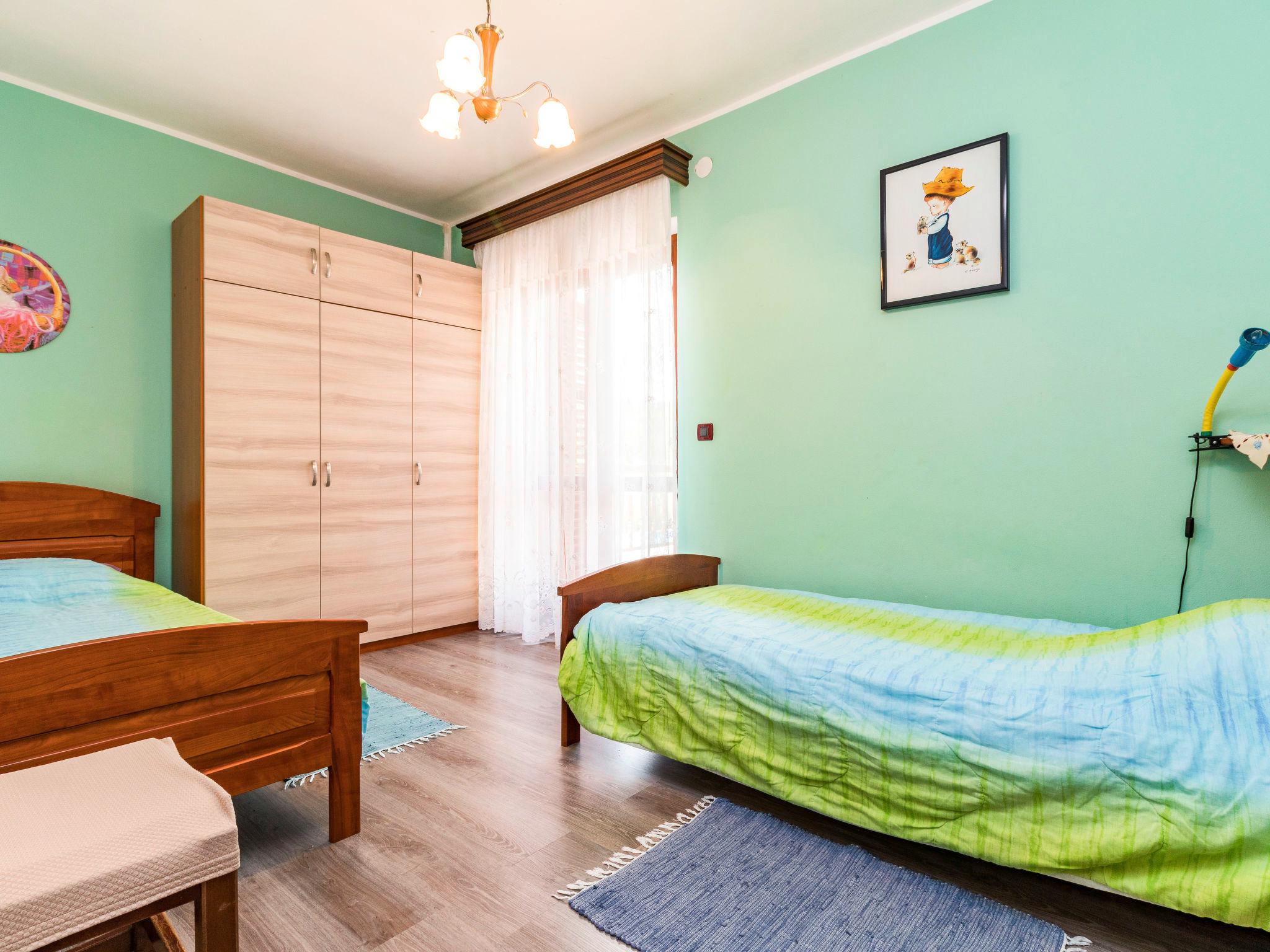 Foto 29 - Casa con 6 camere da letto a Pićan con piscina privata e terrazza