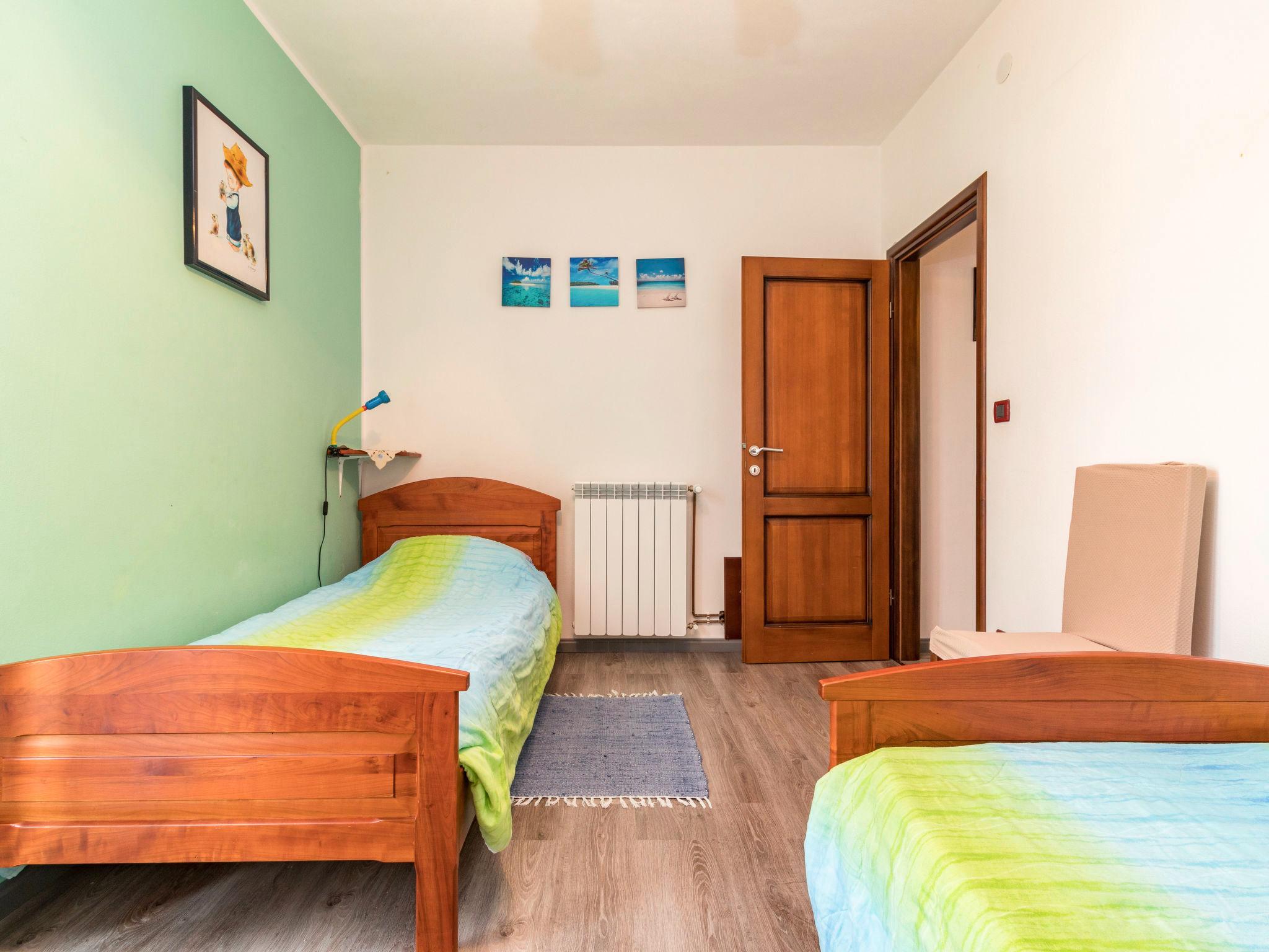 Foto 28 - Casa con 6 camere da letto a Pićan con piscina privata e terrazza