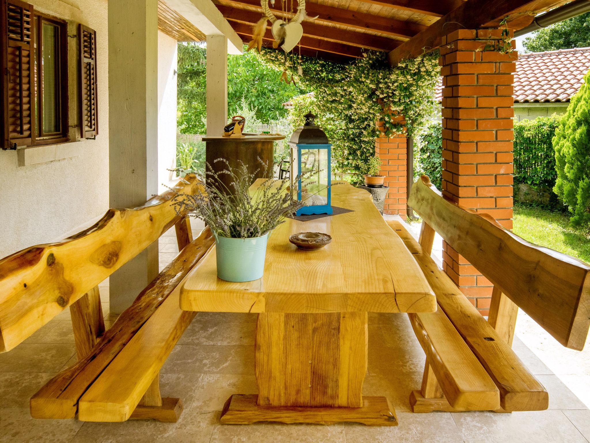 Photo 6 - Maison de 3 chambres à Karojba avec piscine privée et terrasse