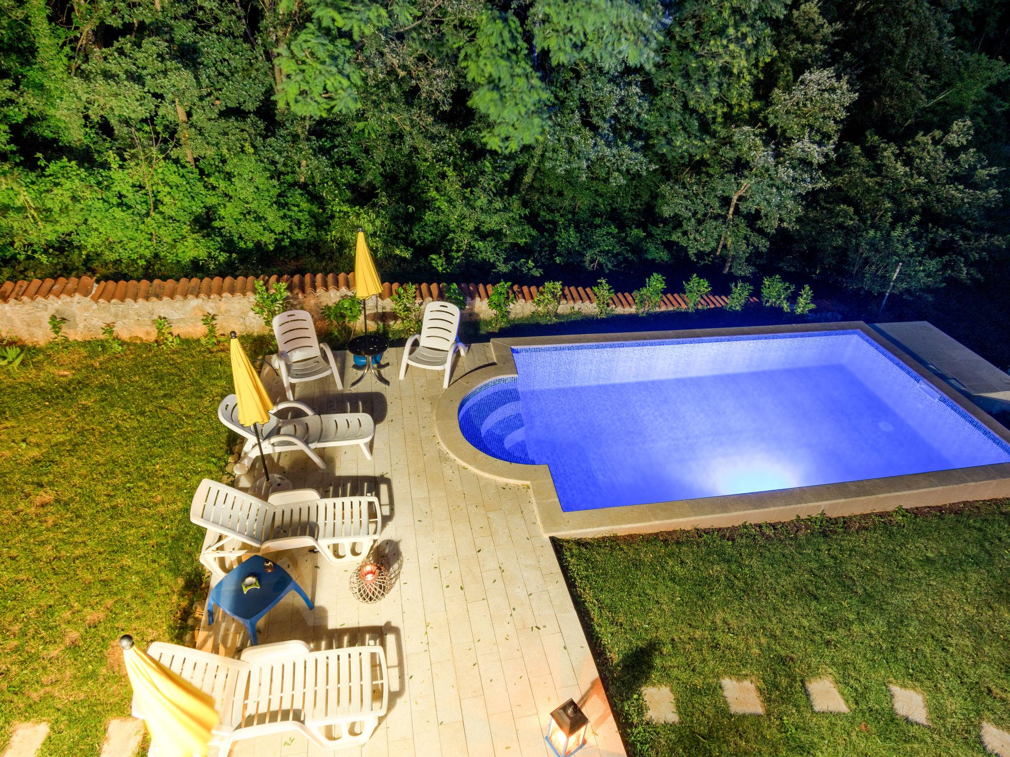 Foto 30 - Casa de 3 quartos em Karojba com piscina privada e jardim