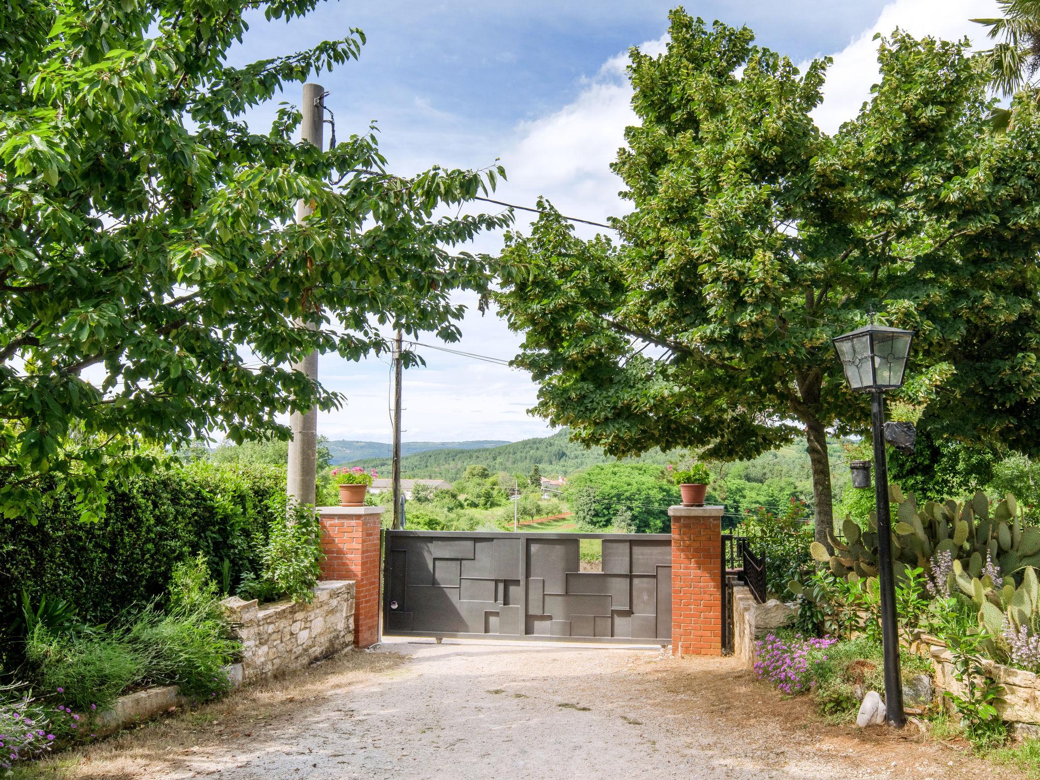 Photo 20 - Maison de 3 chambres à Karojba avec piscine privée et jardin