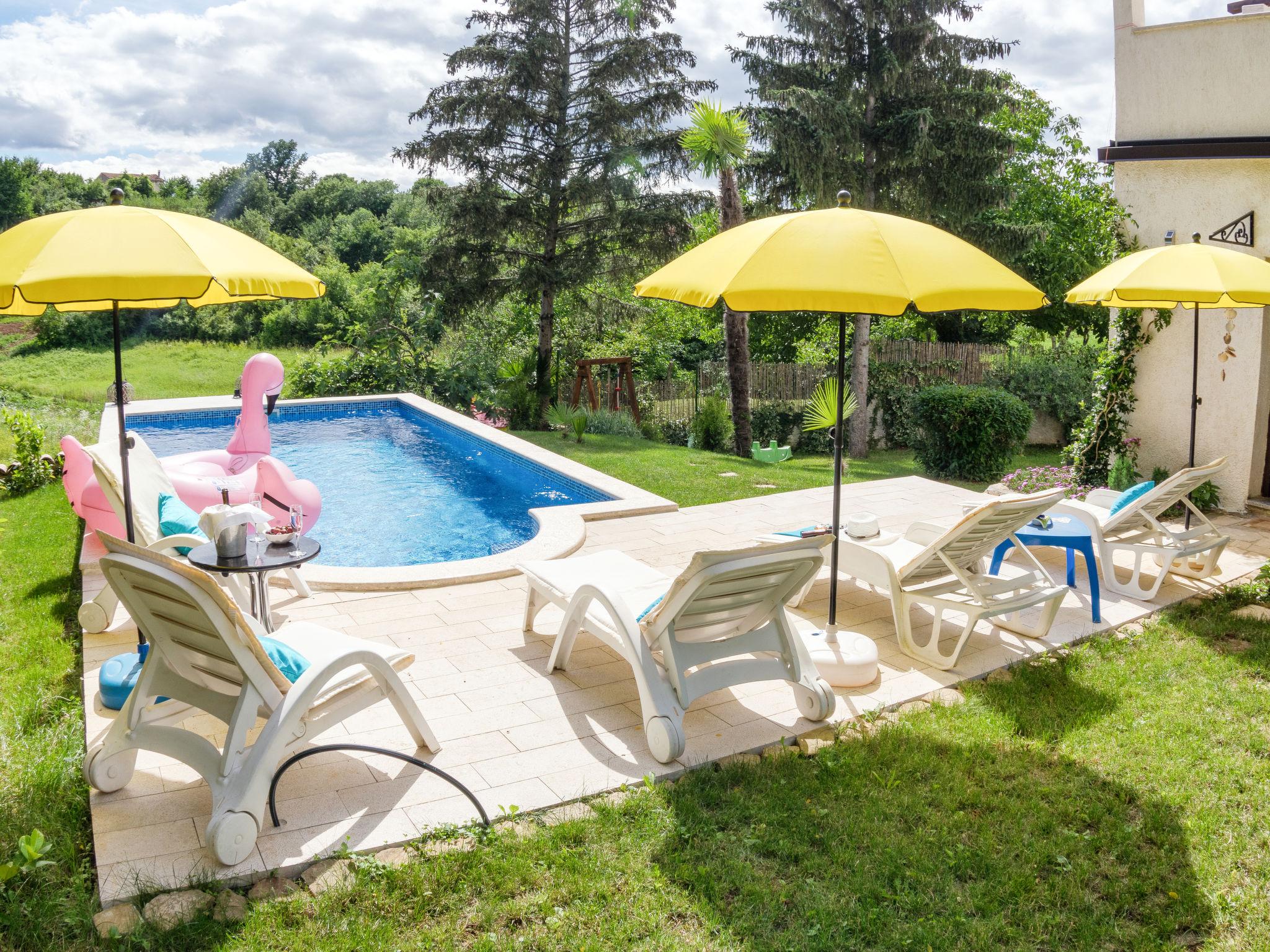 Photo 18 - Maison de 3 chambres à Karojba avec piscine privée et jardin