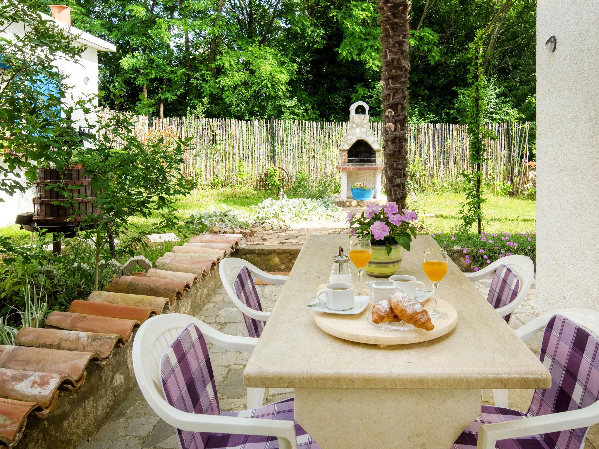 Photo 11 - Maison de 3 chambres à Karojba avec piscine privée et jardin