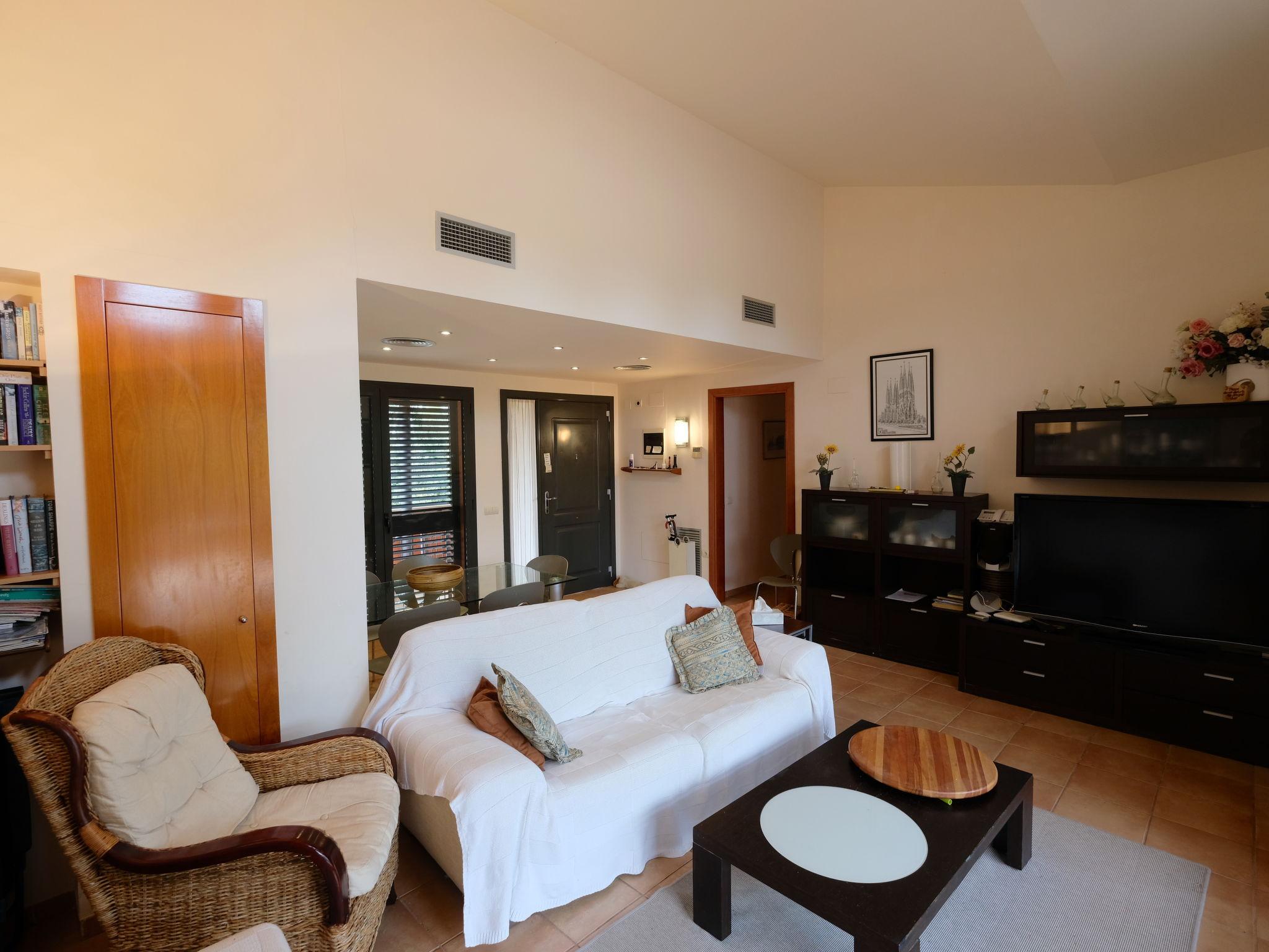 Foto 6 - Apartment mit 3 Schlafzimmern in Mont-roig del Camp mit schwimmbad und blick aufs meer