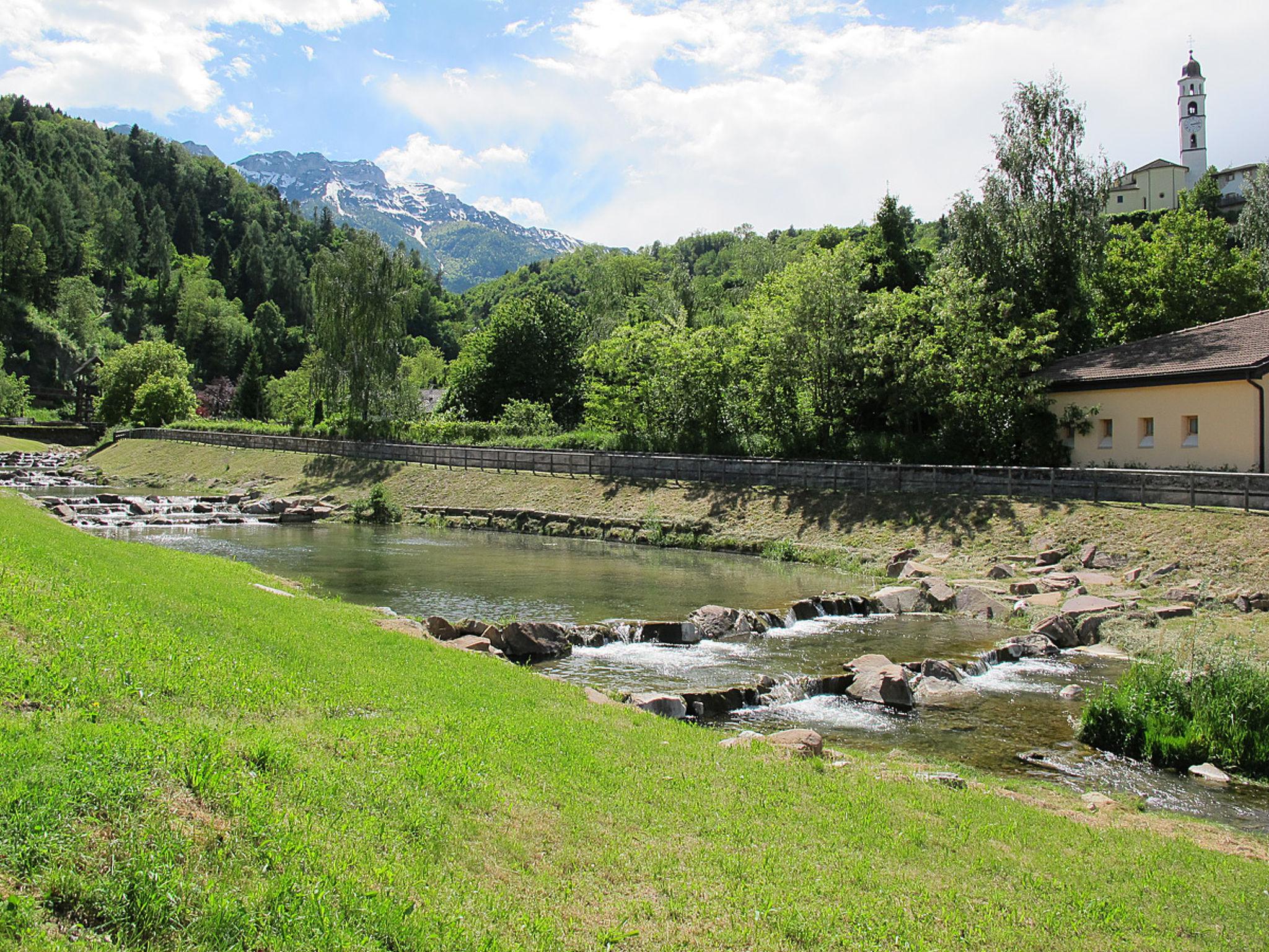 Photo 15 - Maison de 2 chambres à Calceranica al Lago avec jardin et vues sur la montagne