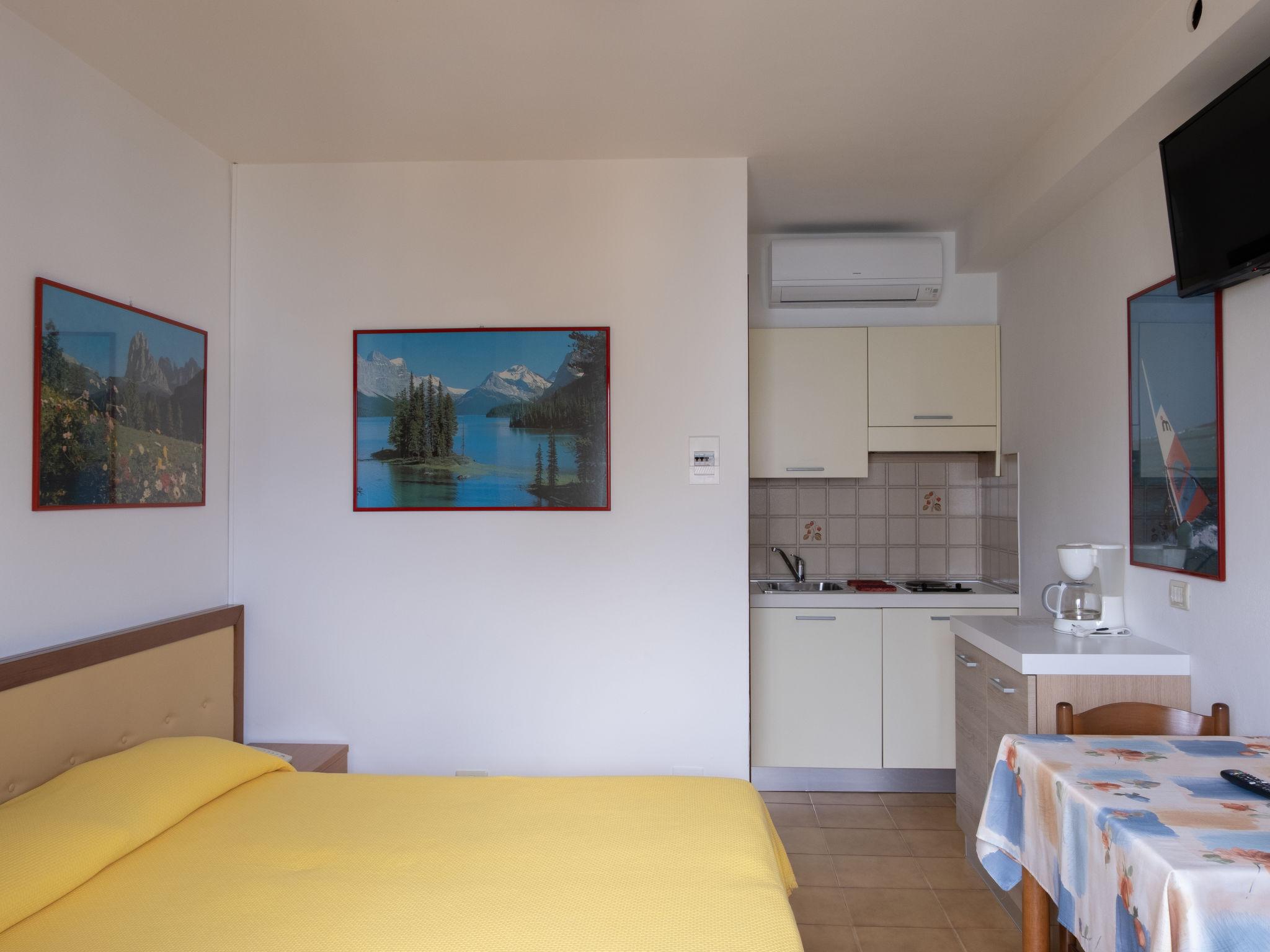 Foto 8 - Apartamento en Brenzone sul Garda con terraza y vistas a la montaña
