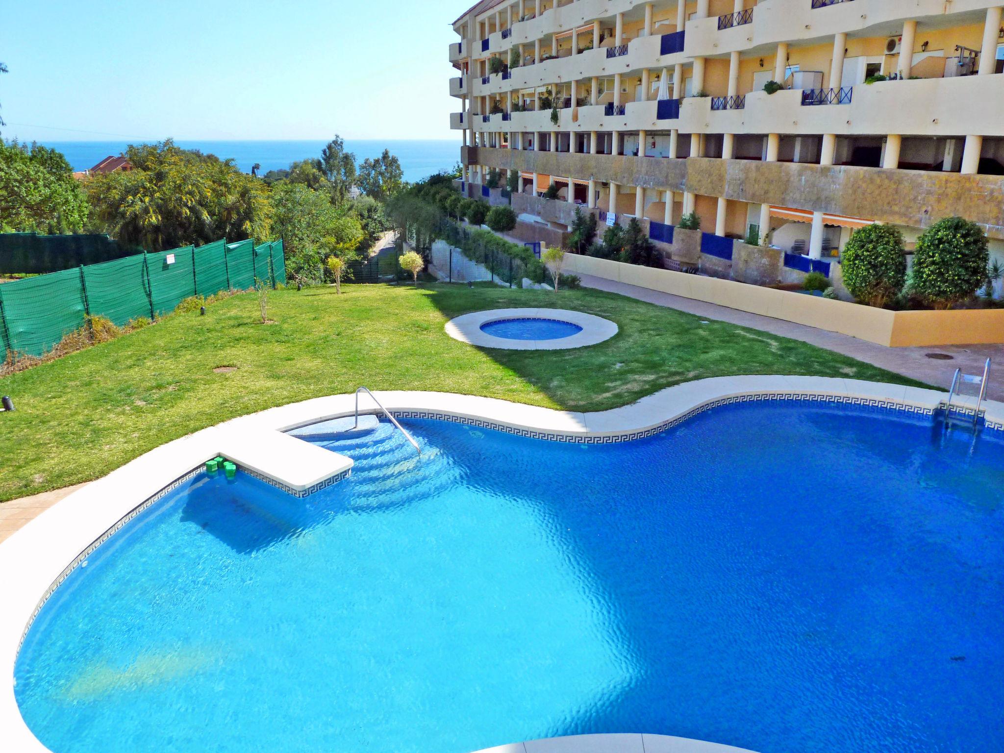 Foto 1 - Apartamento de 1 habitación en Fuengirola con piscina y vistas al mar