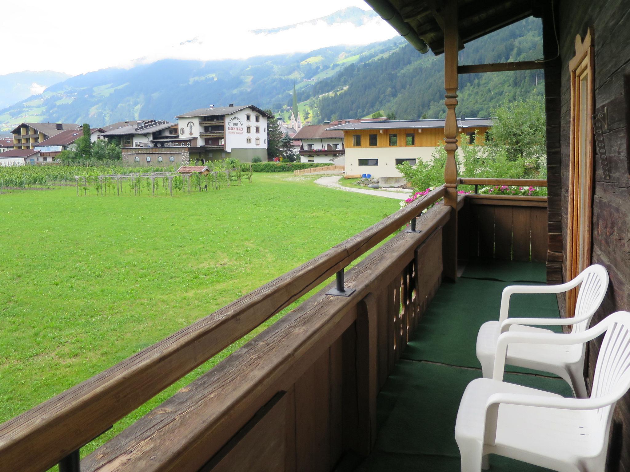 Photo 13 - Appartement de 2 chambres à Zell am Ziller avec jardin et vues sur la montagne