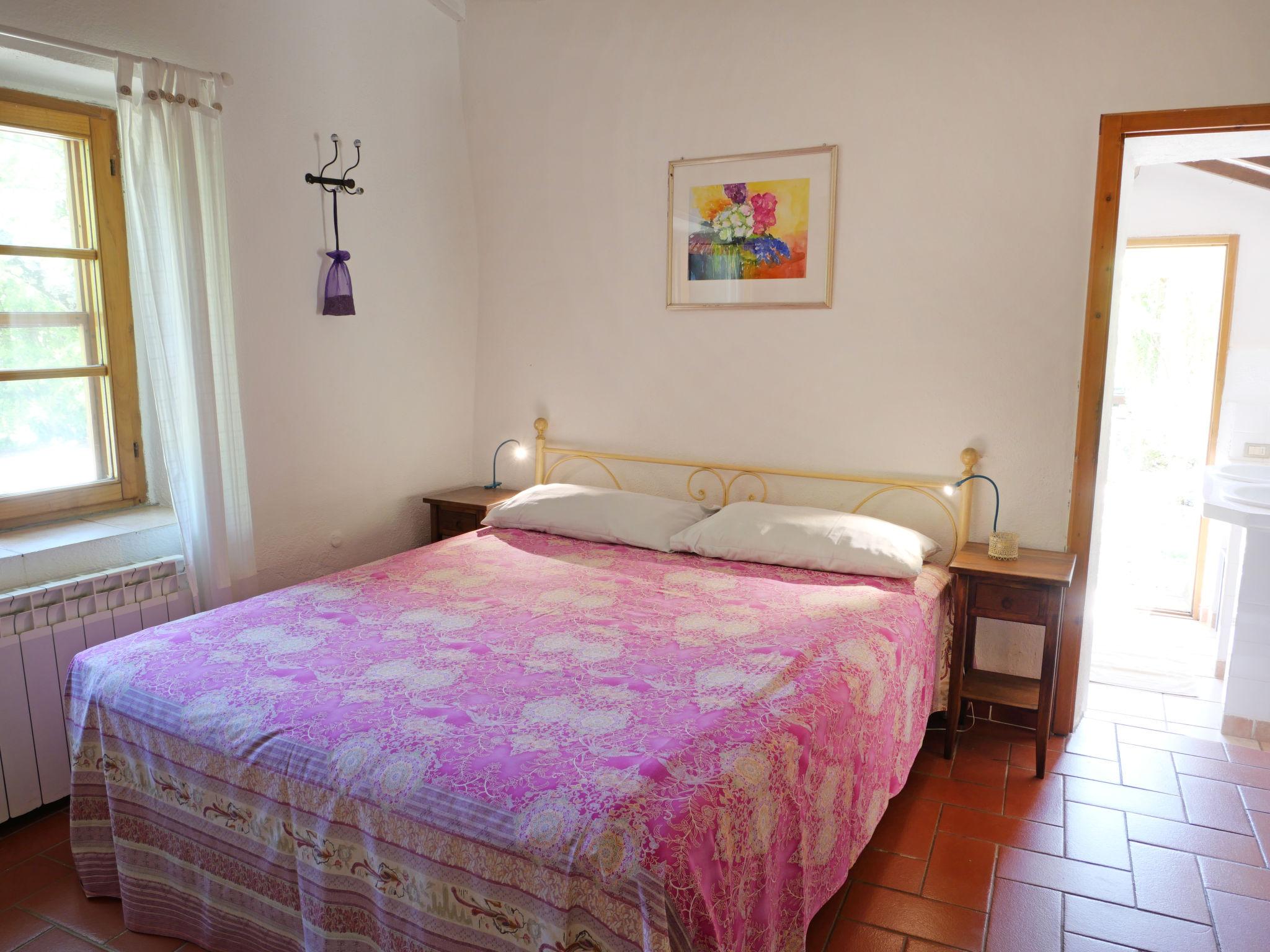Foto 11 - Haus mit 1 Schlafzimmer in Montieri mit schwimmbad und garten