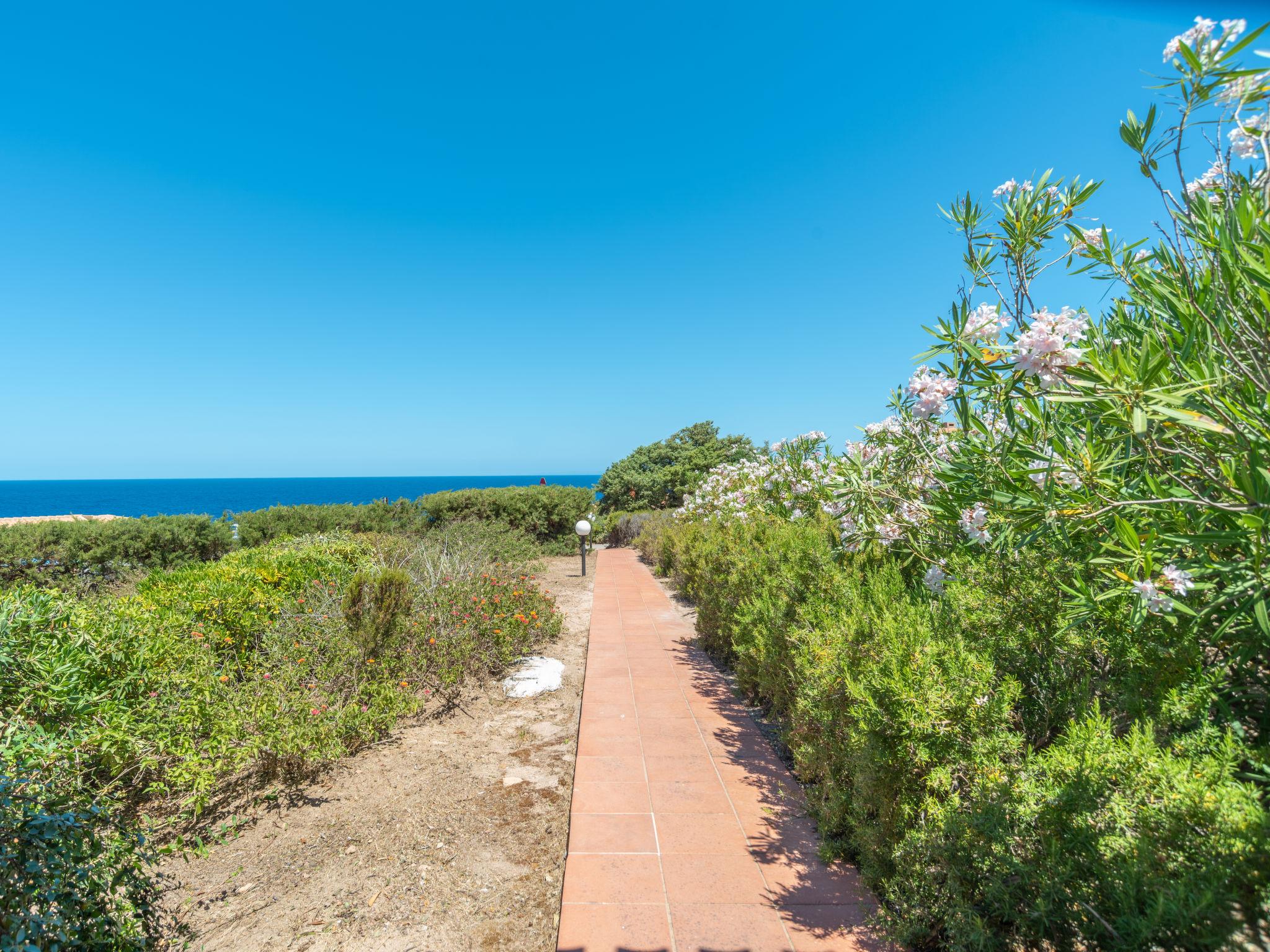 Photo 21 - Maison de 2 chambres à Trinità d'Agultu e Vignola avec jardin et vues à la mer