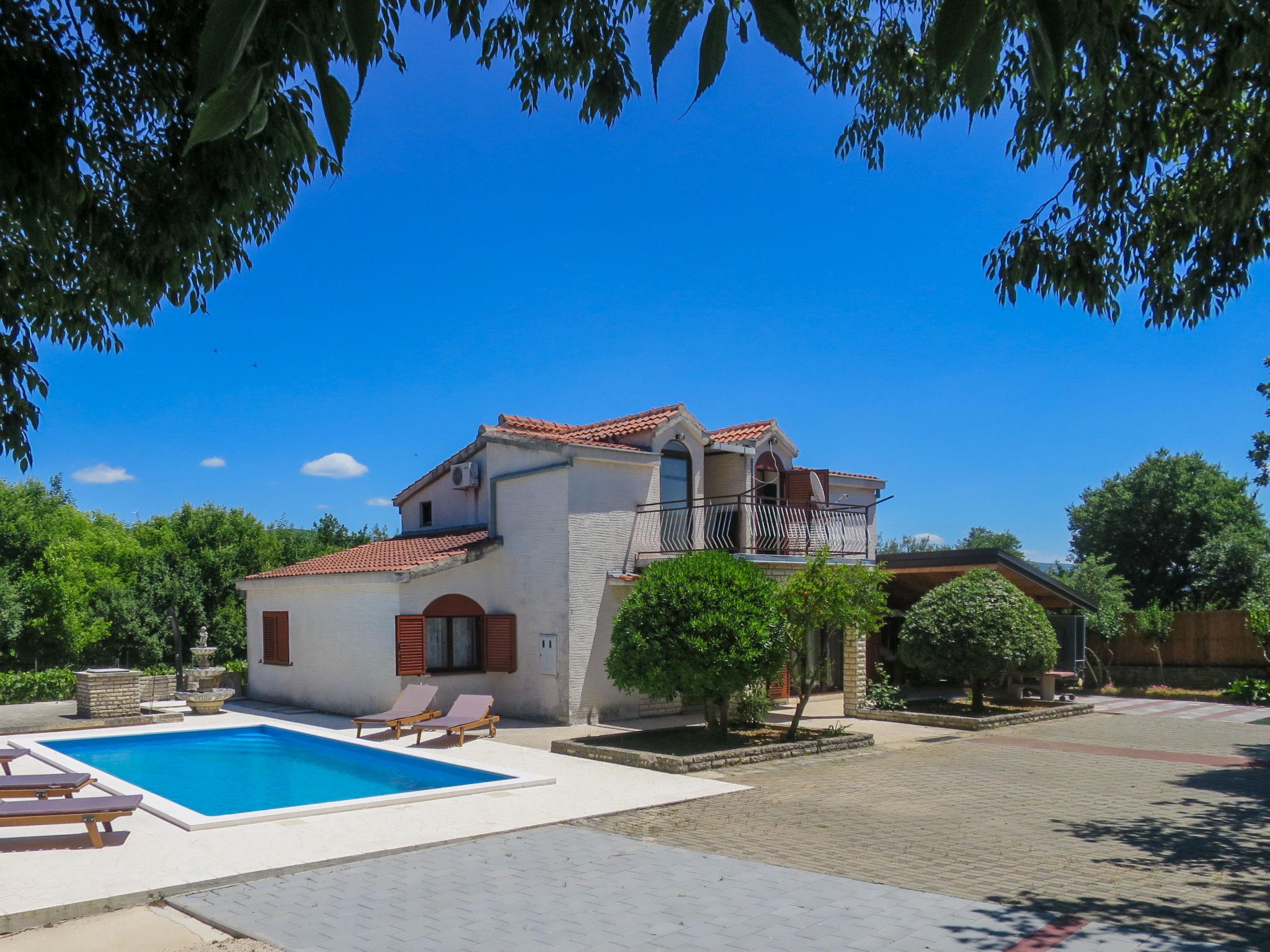 Foto 25 - Casa de 4 quartos em Novigrad com piscina privada e vistas do mar