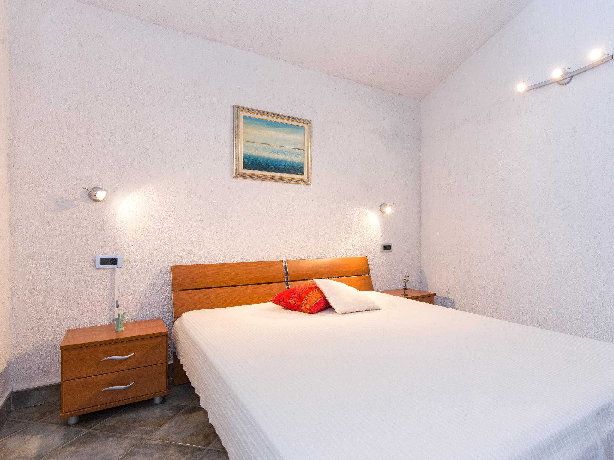 Foto 4 - Appartamento con 2 camere da letto a Senj con terrazza