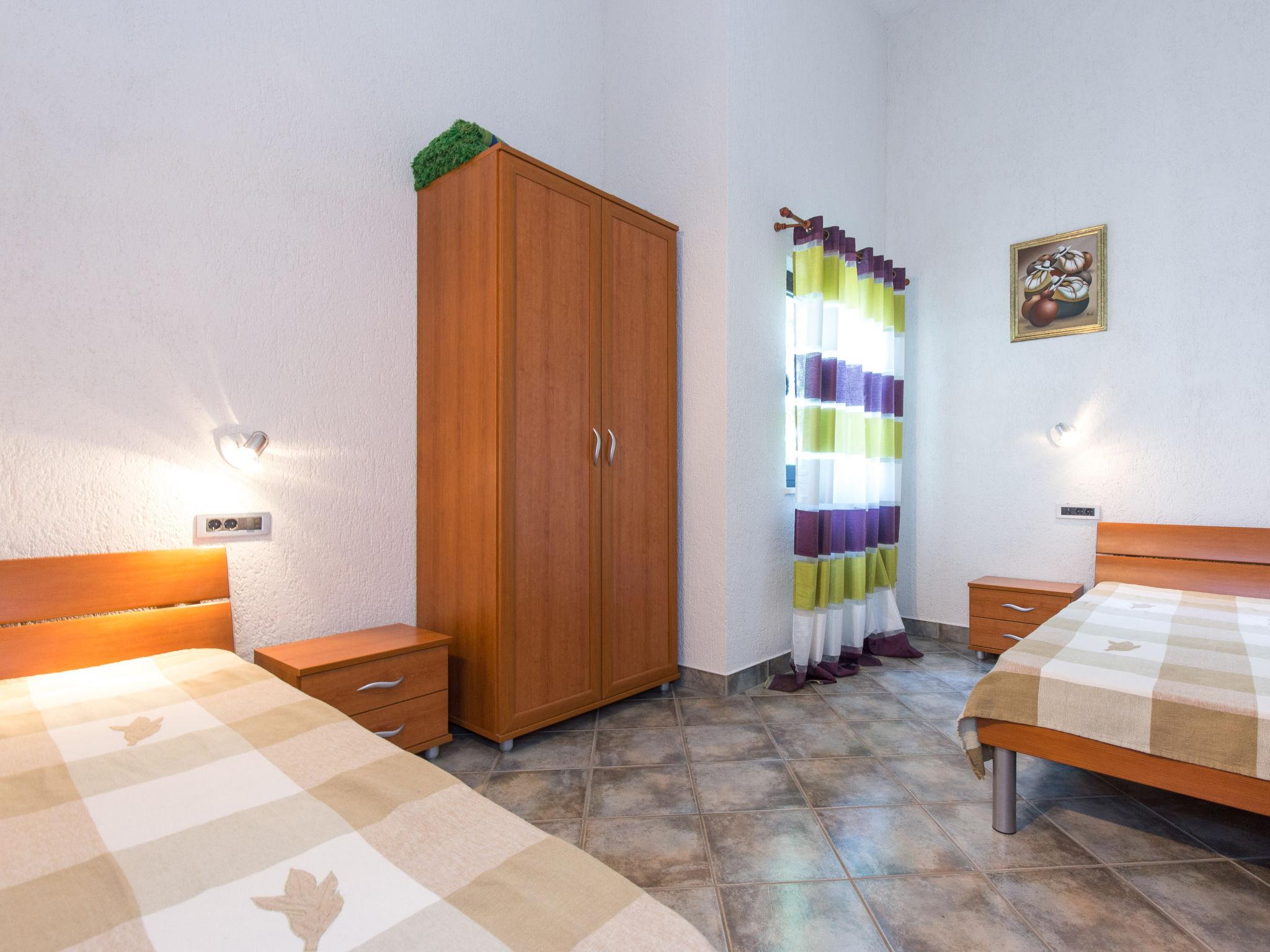 Foto 13 - Appartamento con 2 camere da letto a Senj con terrazza