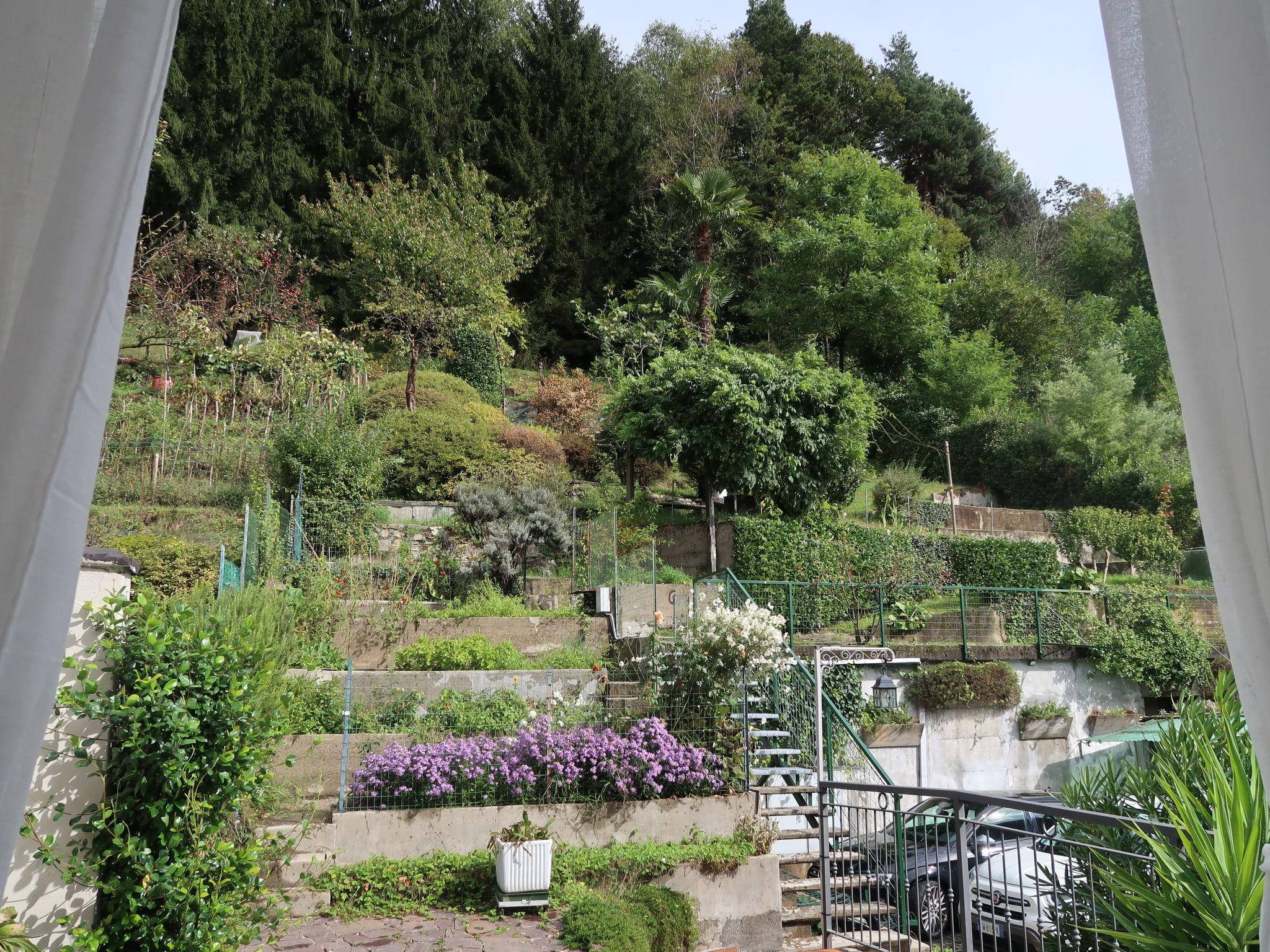 Photo 29 - Appartement de 3 chambres à Luino avec jardin et vues sur la montagne