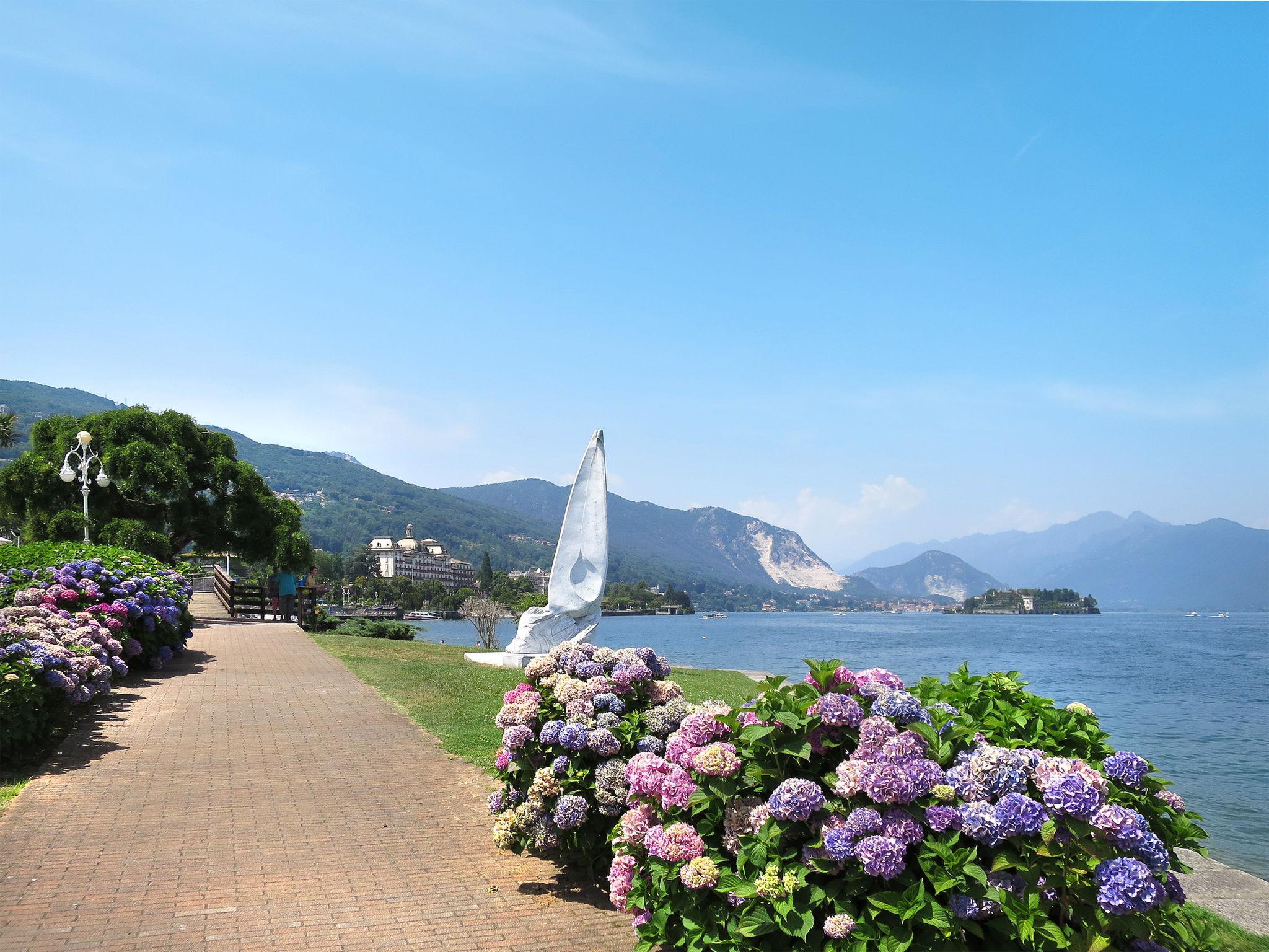 Photo 20 - 1 bedroom Apartment in Stresa with garden and mountain view