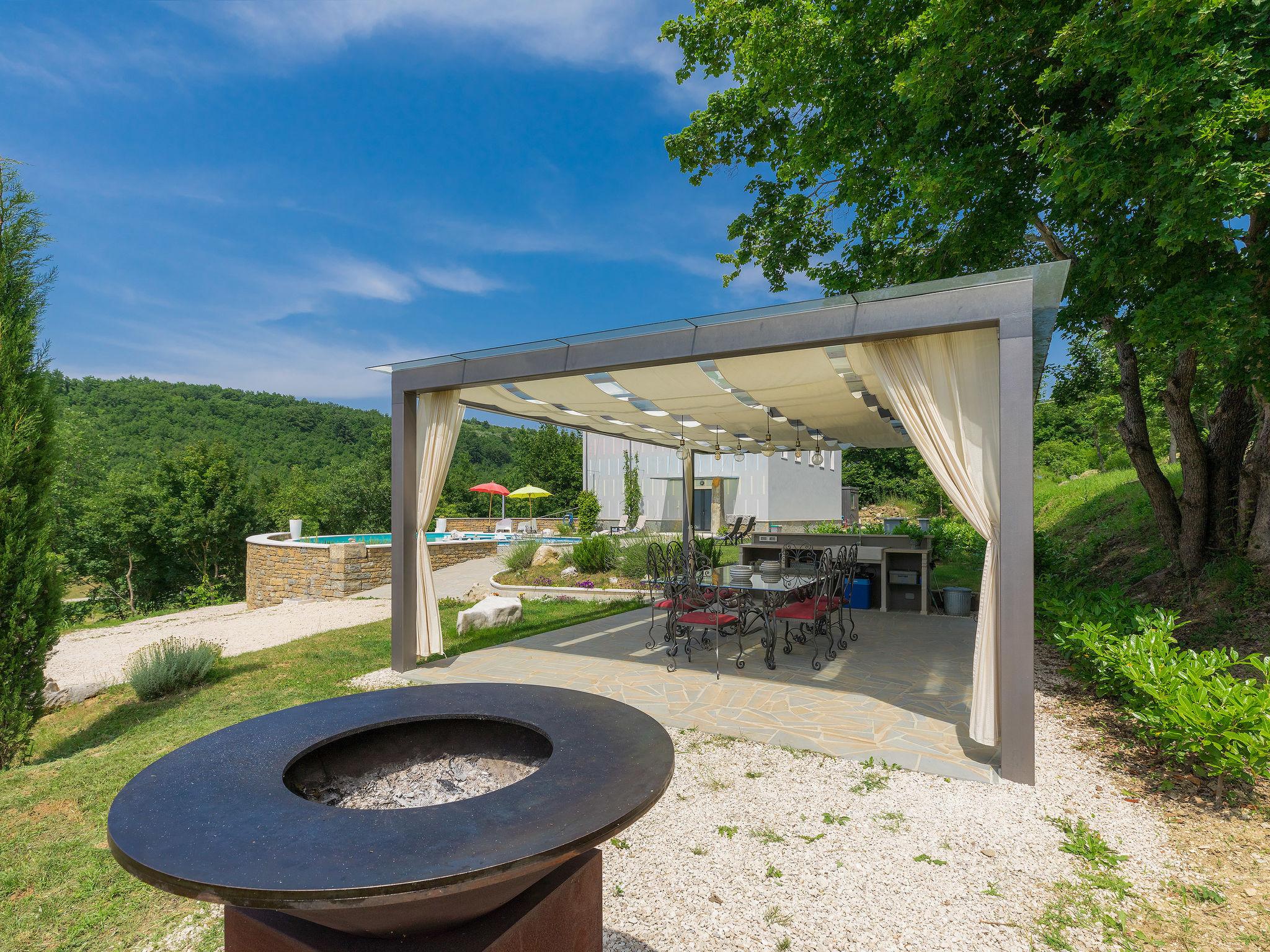 Photo 15 - Maison de 3 chambres à Buje avec piscine privée et jardin