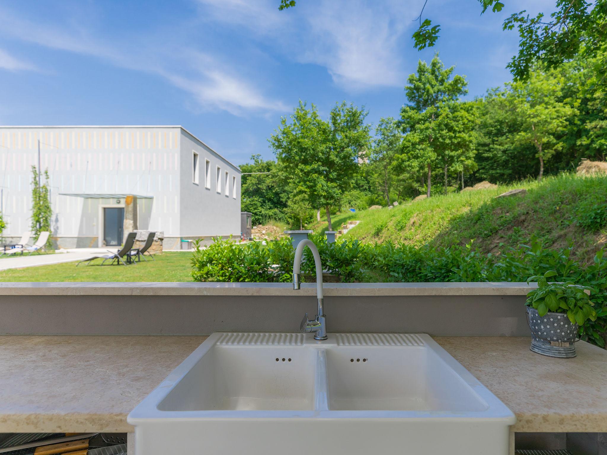 Photo 17 - Maison de 3 chambres à Buje avec piscine privée et jardin