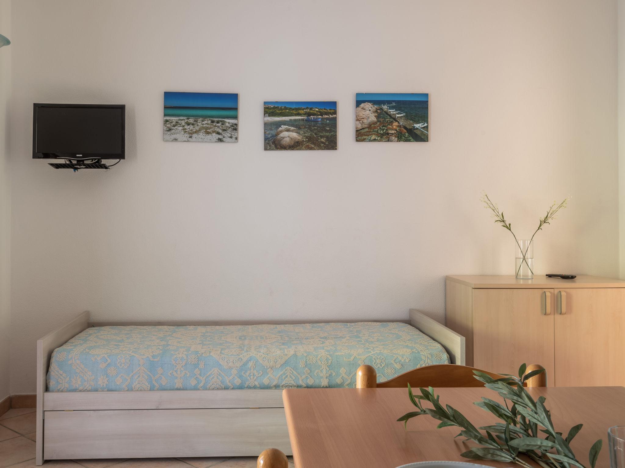 Foto 7 - Apartamento de 1 habitación en Budoni con jardín y vistas al mar