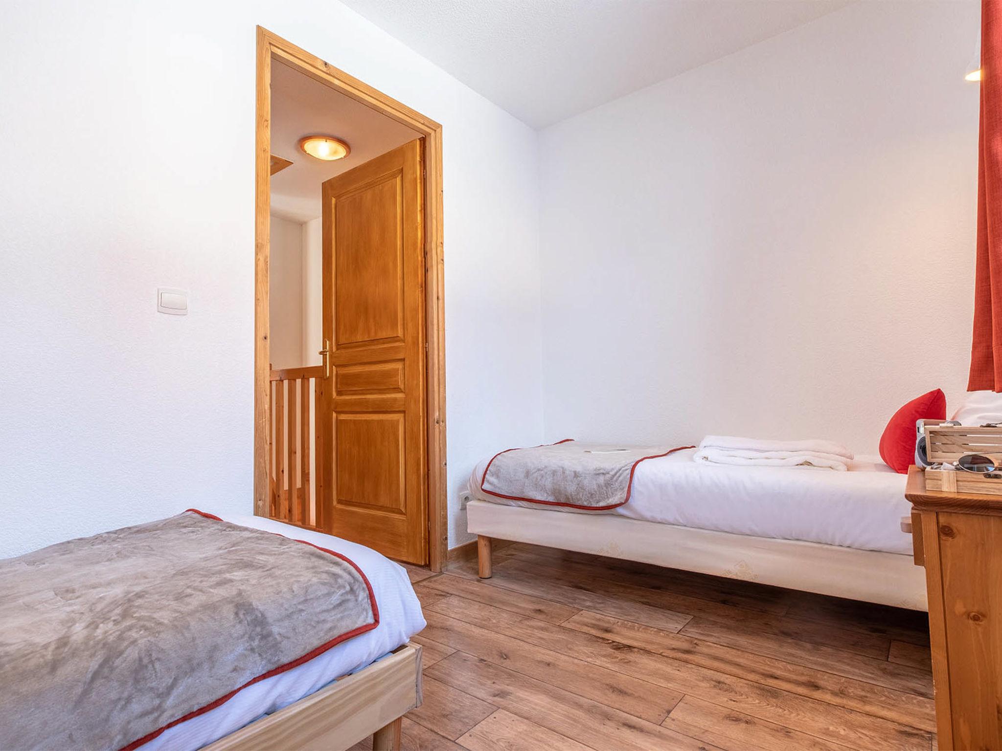 Foto 32 - Apartment mit 1 Schlafzimmer in Les Déserts mit schwimmbad und blick auf die berge