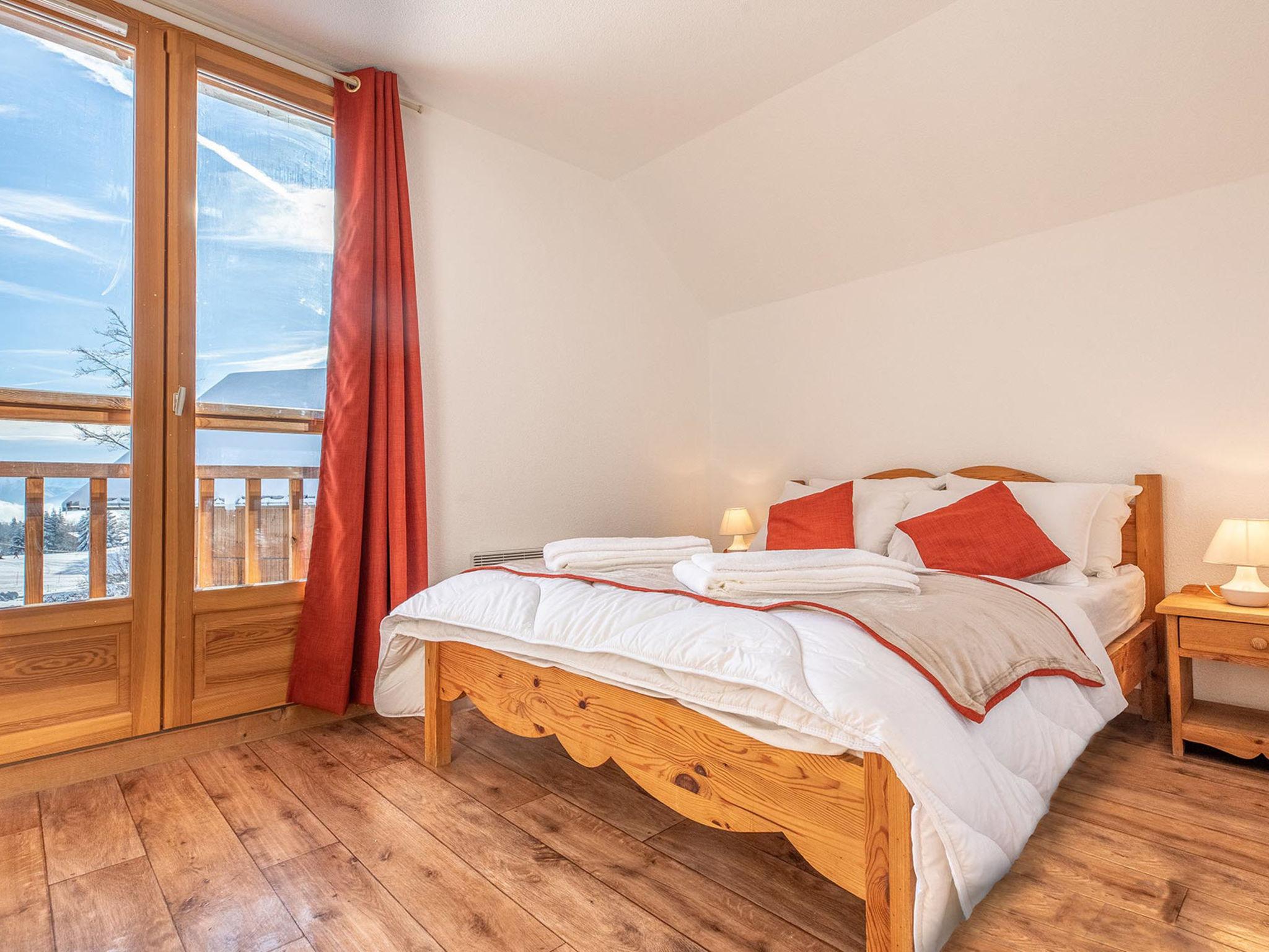 Foto 35 - Appartamento con 3 camere da letto a Les Déserts con piscina e vista sulle montagne