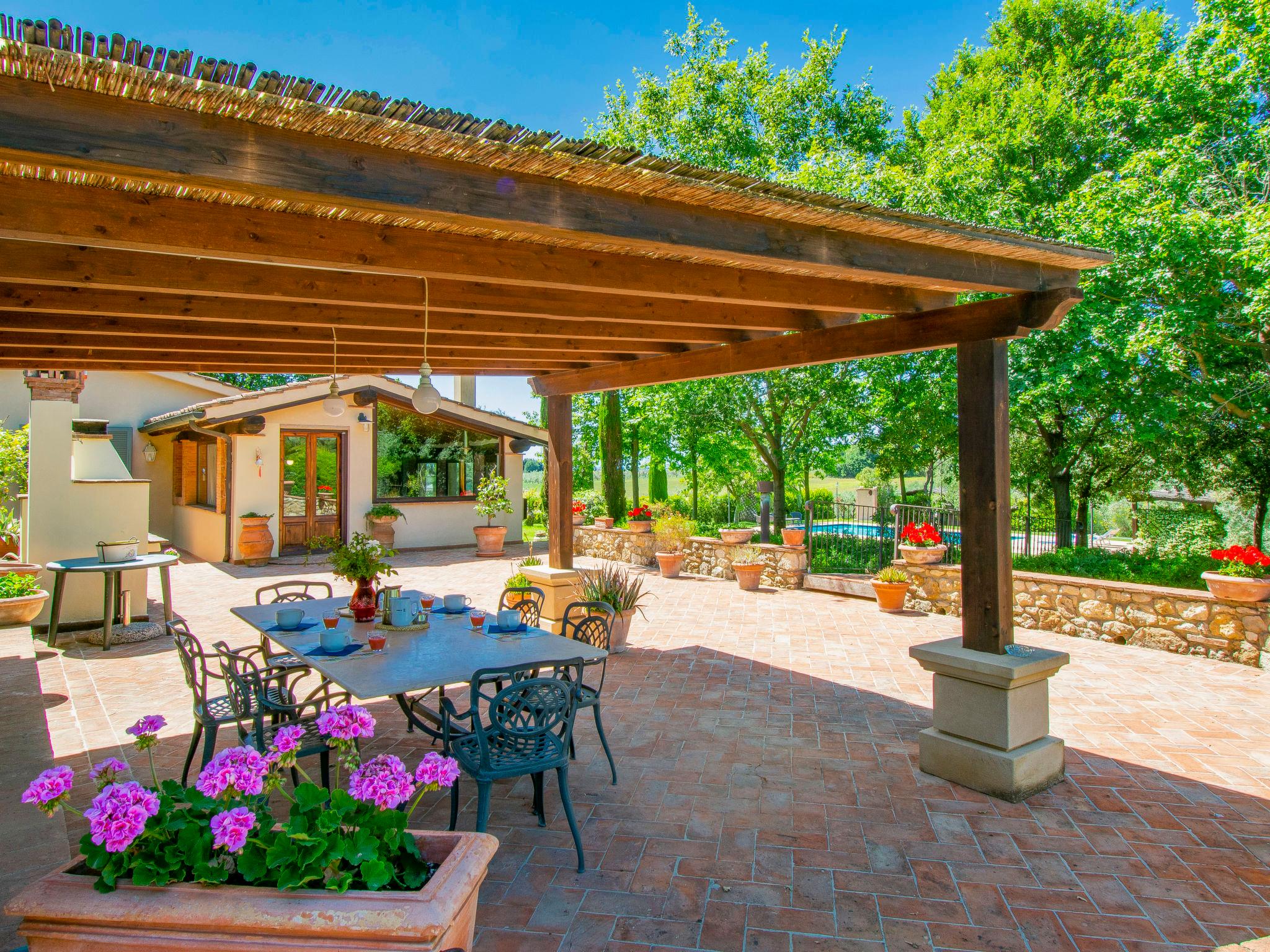 Foto 2 - Casa con 5 camere da letto a Cecina con piscina privata e giardino