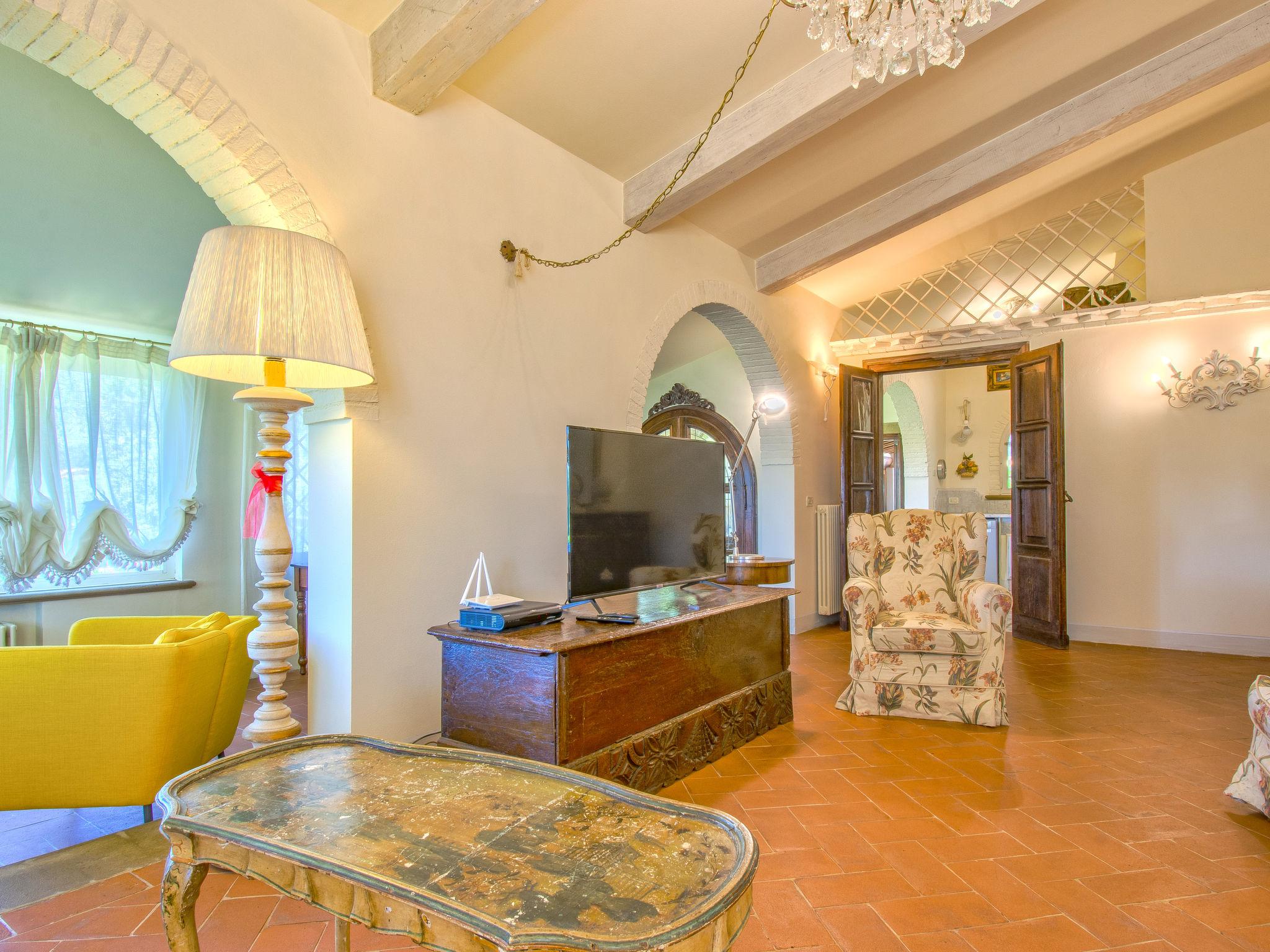 Photo 10 - 5 bedroom House in Cecina with private pool and garden